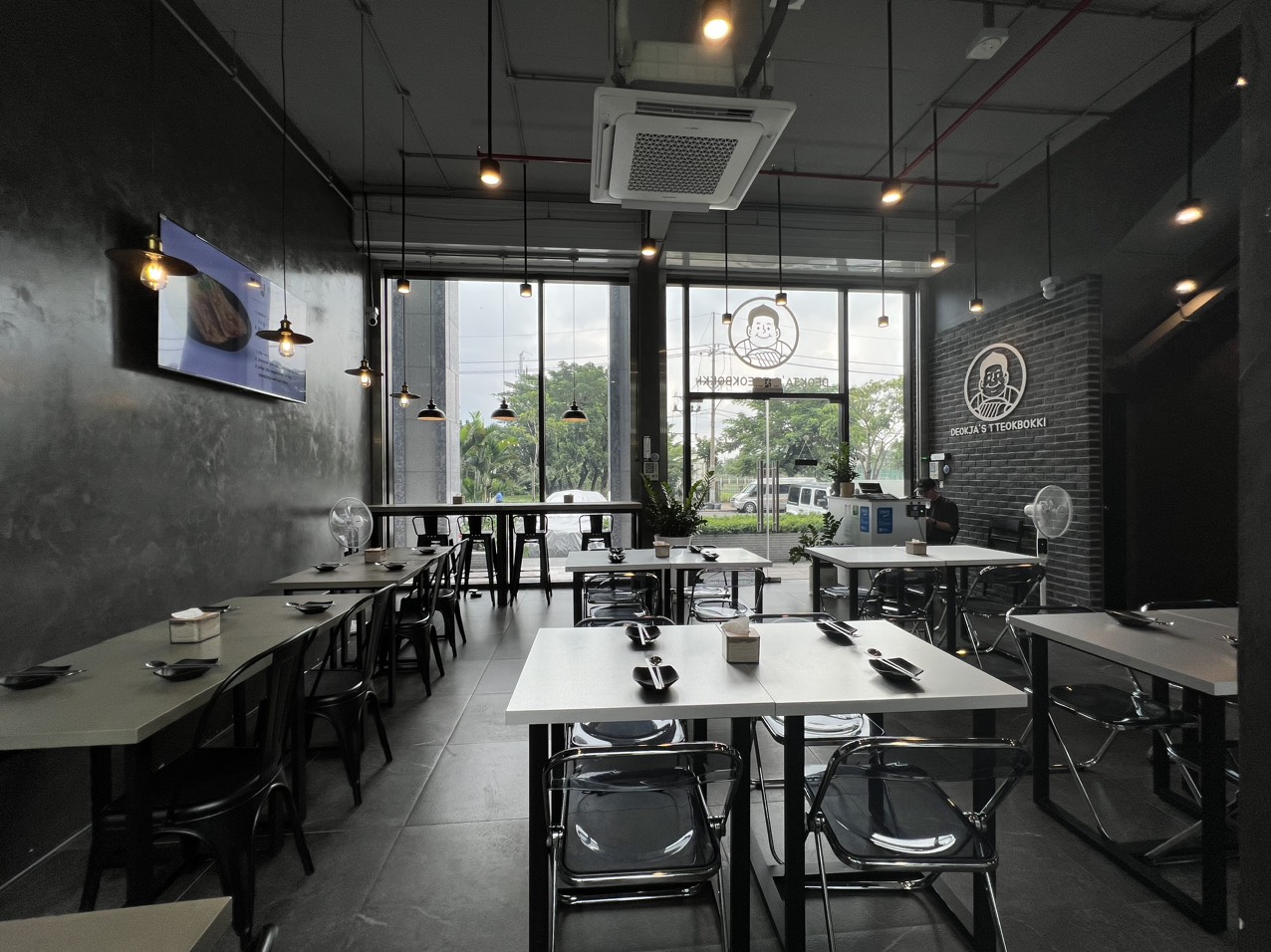 Bán shophouse midtown phú mỹ hưng, quận 7. Diện tích:125m, view sông, đường Tân Phú. Đang cho thuê dài hạn, bán giá góc chỉ 27 tỷ. Qúy khách xem shop vui lòng liên hệ: hotline Ngọc Thư ( zalo, viber) - 5650