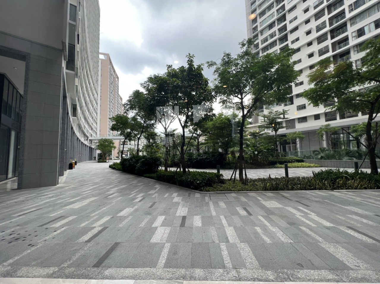 Bán shophouse midtown phú mỹ hưng, quận 7. Diện tích:125m, view sông, đường Tân Phú. Đang cho thuê dài hạn, bán giá góc chỉ 27 tỷ. Qúy khách xem shop vui lòng liên hệ: hotline Ngọc Thư ( zalo, viber) - 5652