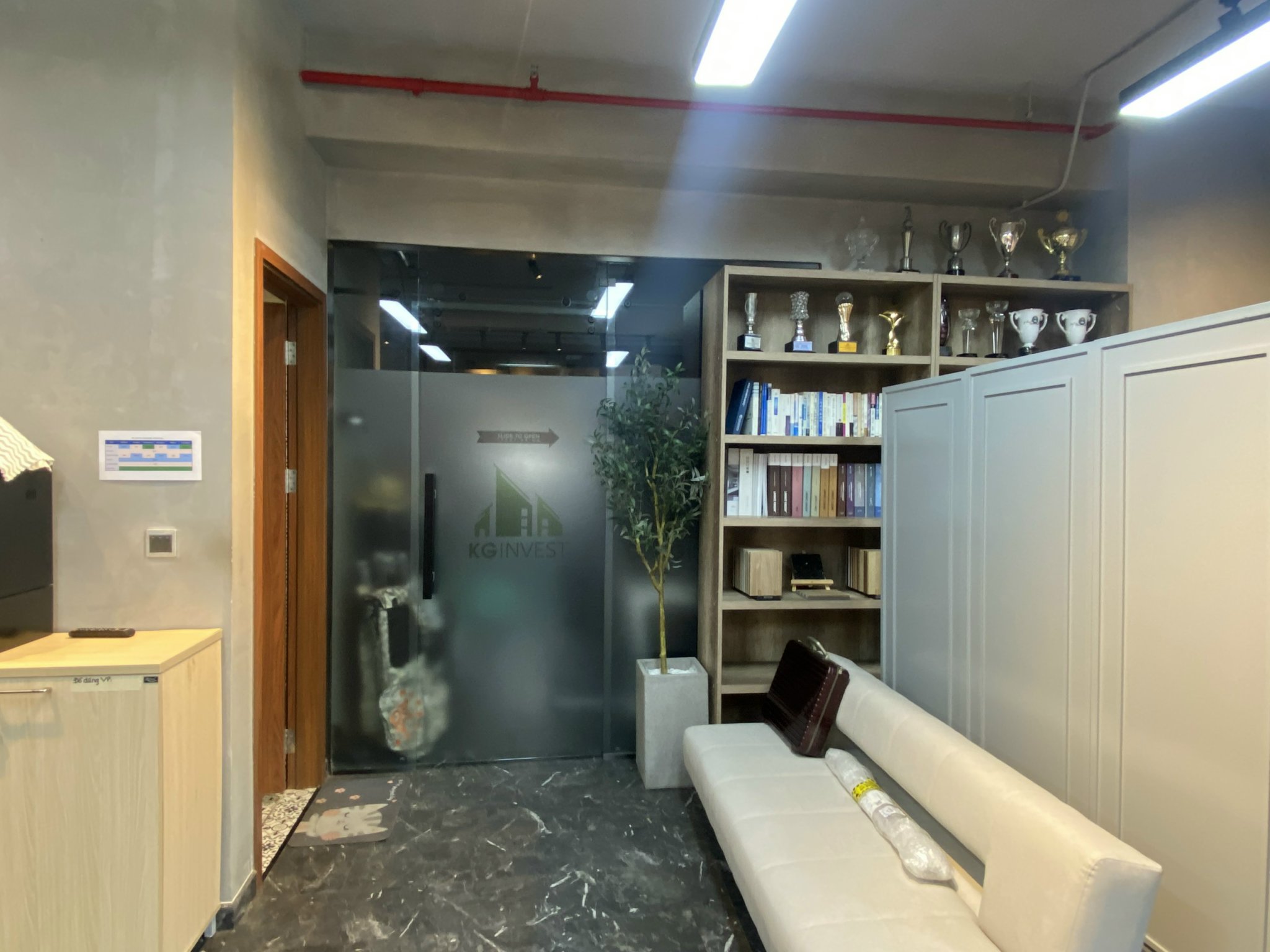 Bán shophouse tầng 3 midtown phú mỹ hưng, quận 7. Diện tích:111m, căn góc, view thác nước. Đang cho thuê dài hạn, bán giá góc chỉ 11,7 tỷ. Qúy khách xem shop vui lòng liên hệ: hotline Ngọc Thư ( zalo, viber ) - 5656