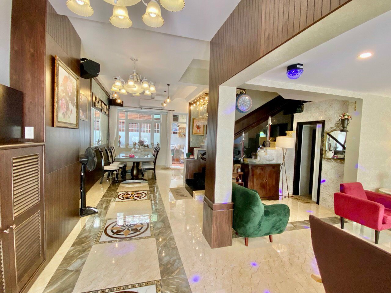 Cần bán Villa Mỹ Giang cạnh bên Hồ Bán Nguyệt,đi bộ ra cầu ánh sao.Nhà full nội thất sang trọng giá 35 tỷ Liên hệ hotline - 5713