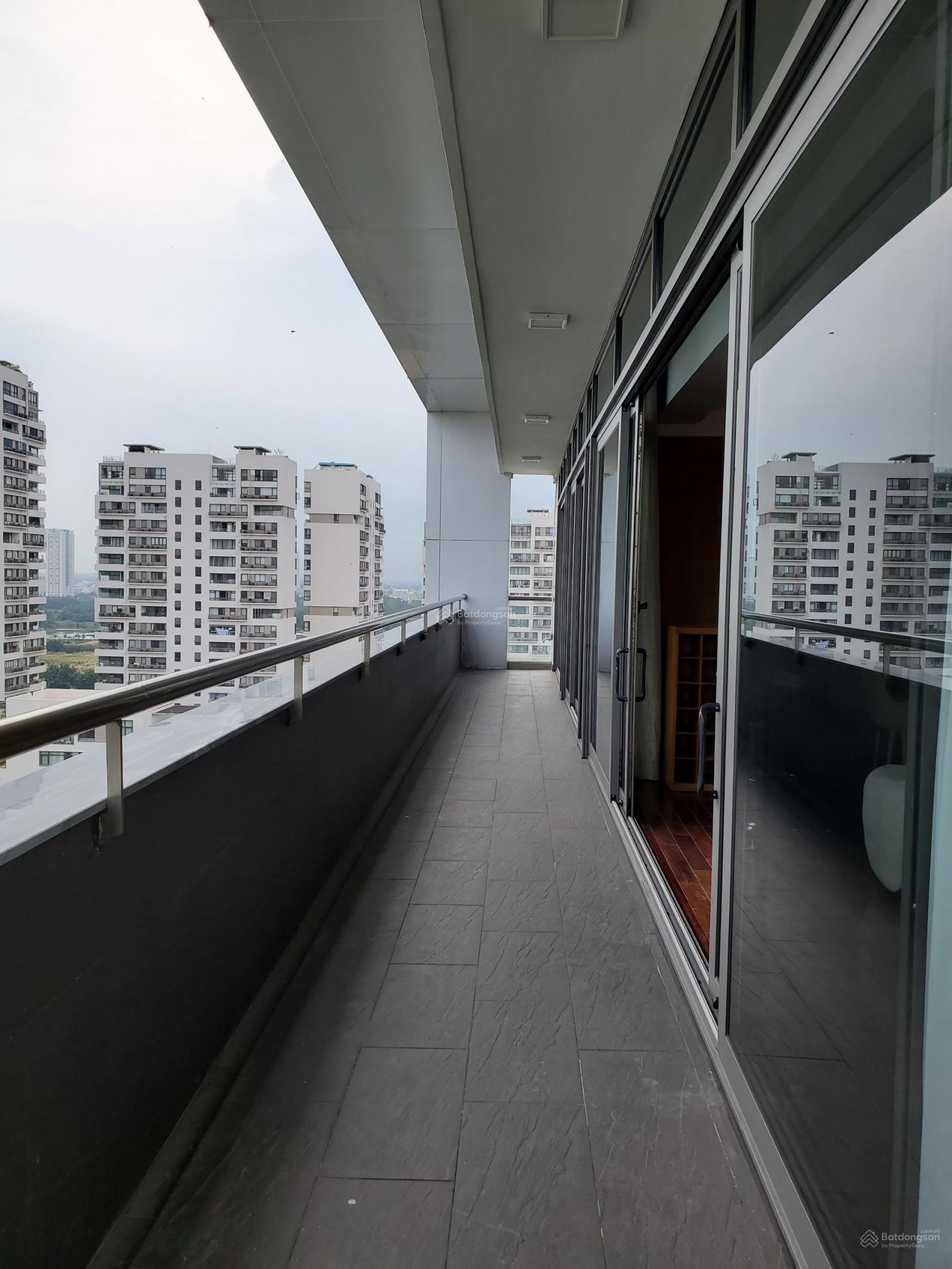 Cho thuê căn hộ penthouse Garden Court, PMH, Q.7, 4PN, 4WC, 257m2, đầy đủ nội thất. Giá 87tr. LH: Tú Anh hotline - 5750