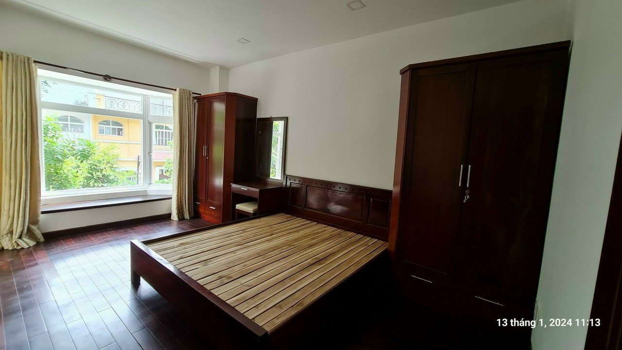 Cho thuê biệt thự Phú Mỹ Hưng ,căn góc khu biệt thự liên kề Mỹ Giang 2 , 3PN, 4WC, Full nt, DT:200m2( 11,5x18)., 1 trệt, 2 lầu Giá 2.500$/ tháng. Vui lòng liên hệ: HOÀNG CƯỜNG - 5838