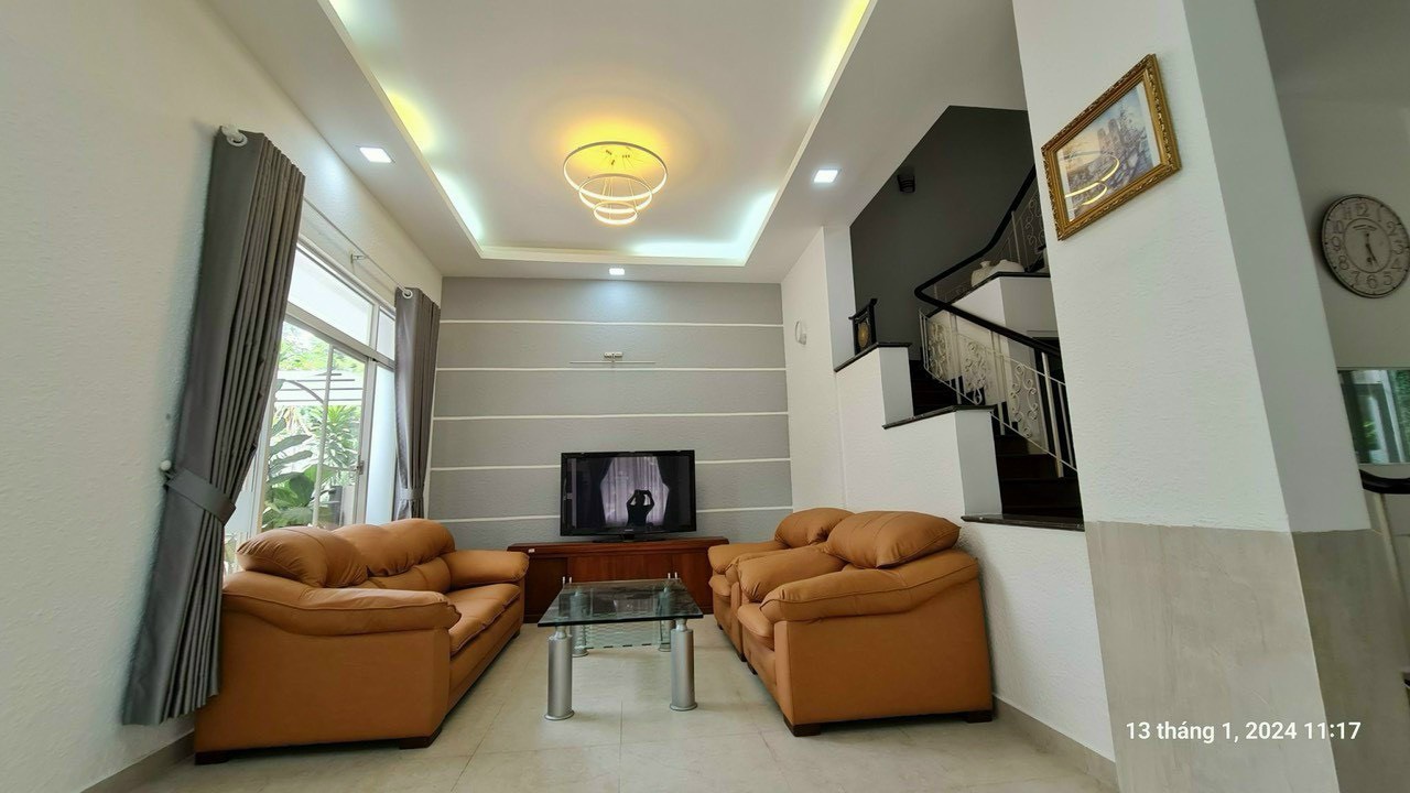 Cho thuê biệt thự Phú Mỹ Hưng ,căn góc khu biệt thự liên kề Mỹ Giang 2 , 3PN, 4WC, Full nt, DT:200m2( 11,5x18)., 1 trệt, 2 lầu Giá 2.500$/ tháng. Vui lòng liên hệ: HOÀNG CƯỜNG - 5836