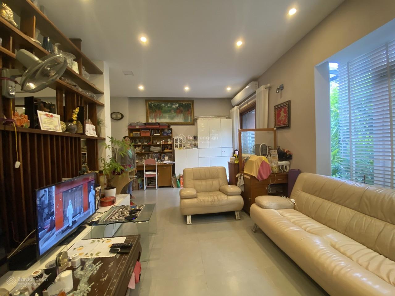 Cần bán nhanh biệt thự Hưng Thái, Phú Mỹ Hưng, DT: 7x18m, trệt + 2 lầu , giá chỉ :26.8ty, 0972 867339 Thanh Thẩm