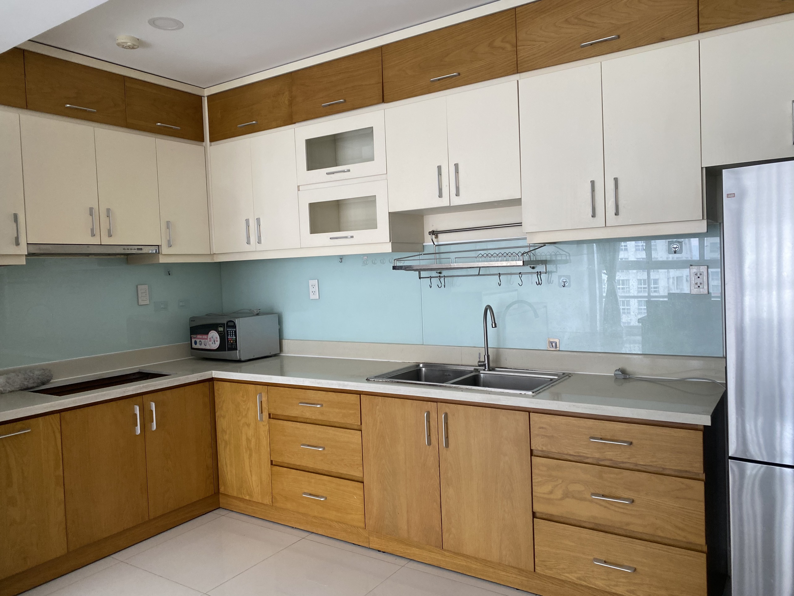 Cần bán căn hộ Happy valley- phú mỹ hưng, quận 7. 100m, 3 Phòng ngủ, 2wc. Nội thất đầy đủ, giá 6,8 tỷ(tl). Qúy khách xem nhà liên hệ: hotline Ngọc Thư ( zalo, viber )