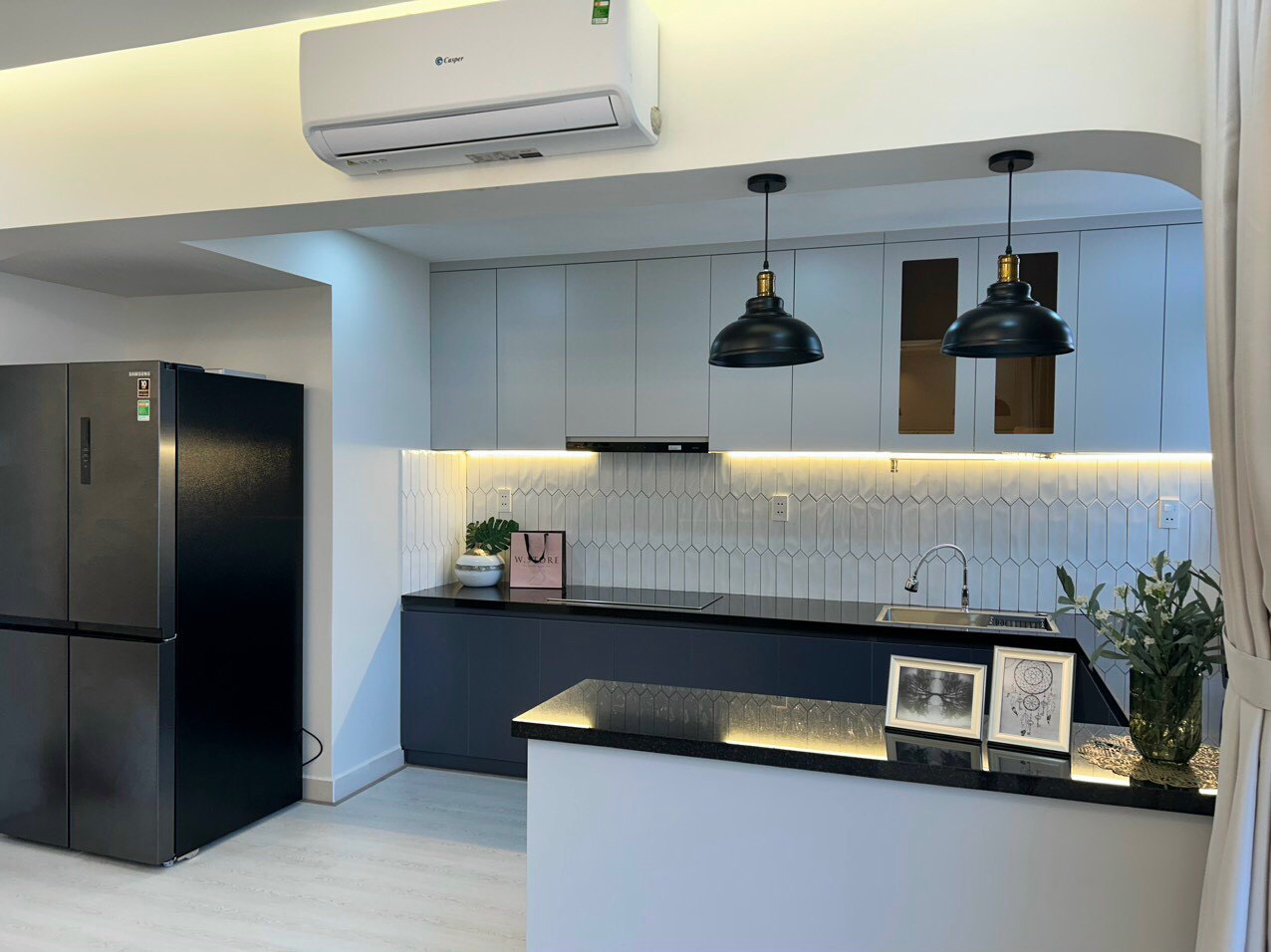 Cần bán gấp căn hộ 122m, 3 phòng ngủ, 2 wc. Nội thất cao cấp, hiện đại, Mỹ Phước, phú mỹ hưng, quận 7. Gía chỉ 5,5 tỷ có thương lượng, sổ hồng cầm tay. Liên hệ xem  nhà ngay: hotline Ngọc Thư ( zalo, viber) - 5969