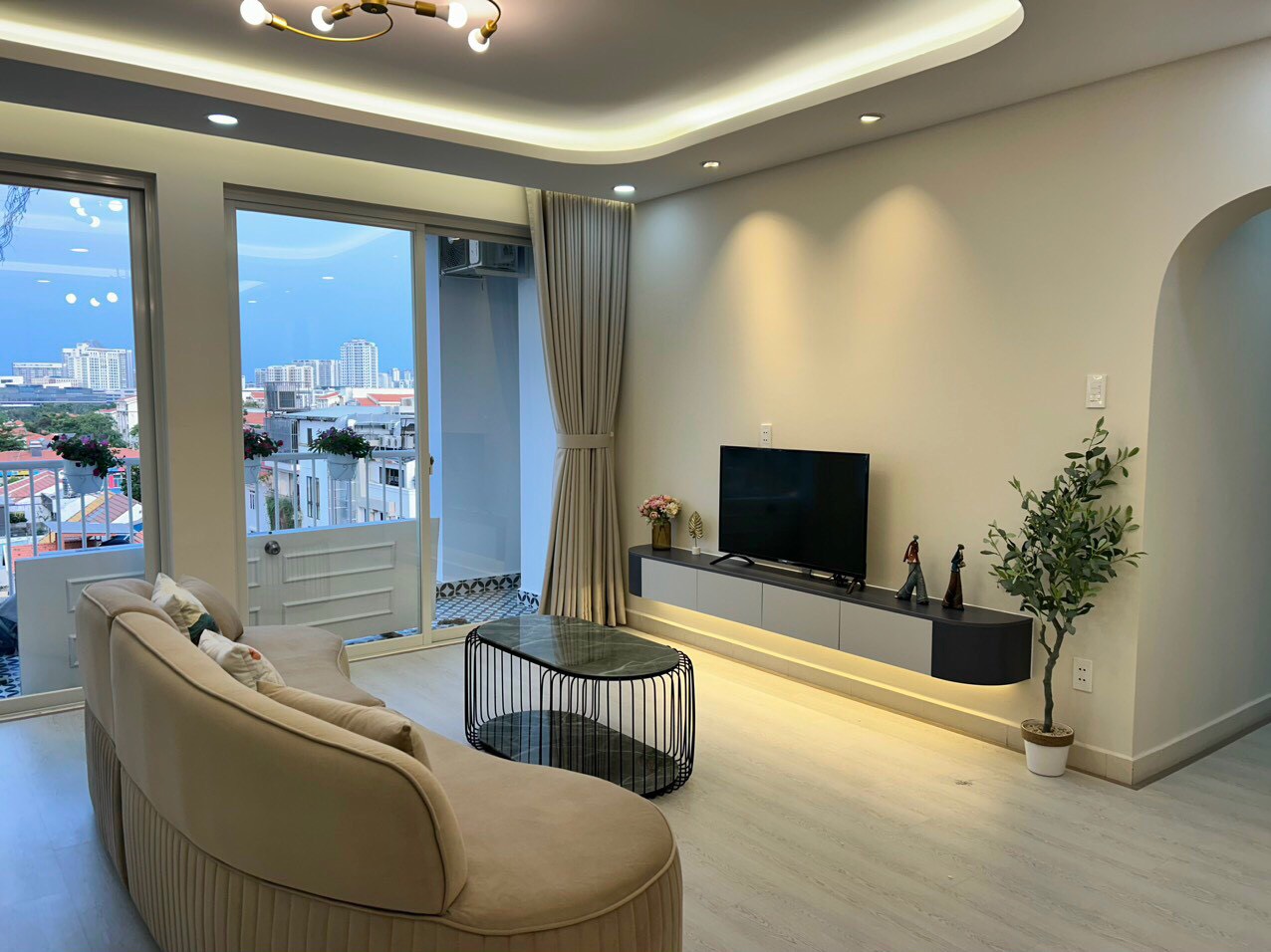 Cần bán gấp căn hộ 122m, 3 phòng ngủ, 2 wc. Nội thất cao cấp, hiện đại, Mỹ Phước, phú mỹ hưng, quận 7. Gía chỉ 5,5 tỷ có thương lượng, sổ hồng cầm tay. Liên hệ xem  nhà ngay: hotline Ngọc Thư ( zalo, viber)