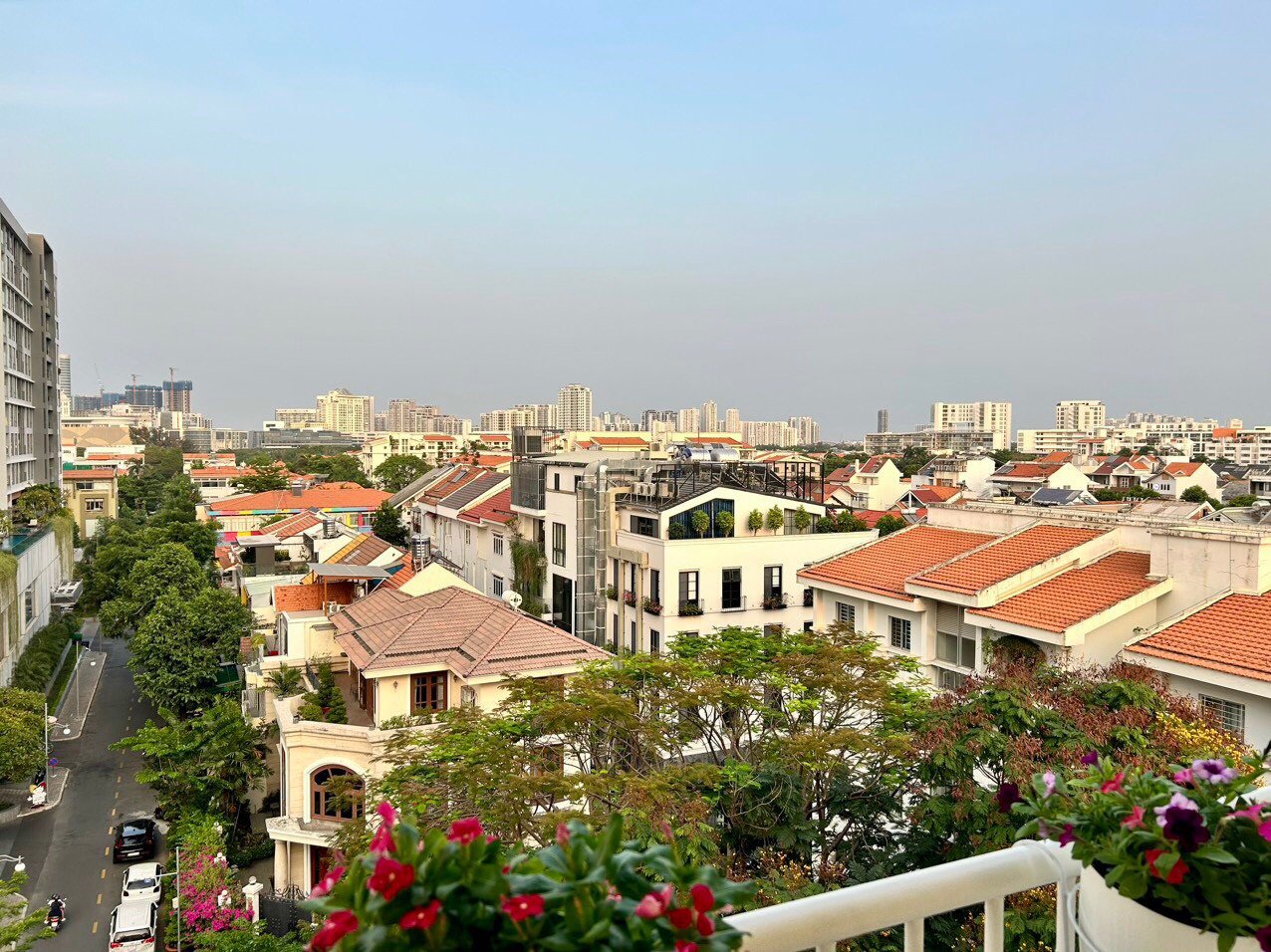 Cần bán gấp căn hộ 122m, 3 phòng ngủ, 2 wc. Nội thất cao cấp, hiện đại, Mỹ Phước, phú mỹ hưng, quận 7. Gía chỉ 5,5 tỷ có thương lượng, sổ hồng cầm tay. Liên hệ xem  nhà ngay: hotline Ngọc Thư ( zalo, viber) - 5972