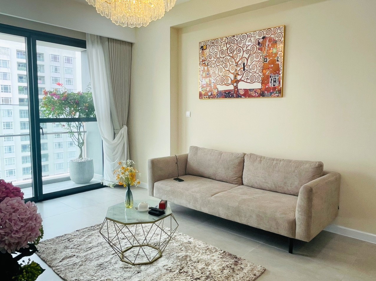 Cho thuê căn hộ  The Antonia nhà mới thiết kế, nội thất cao cấp, sang trọng. Căn hộ 2 phòng ngủ, 87m, có ô xe, giá chỉ 25 tr/ tháng. Anh chị xem nhà liên hệ: hotline Ngọc Thư ( zalo, viber)