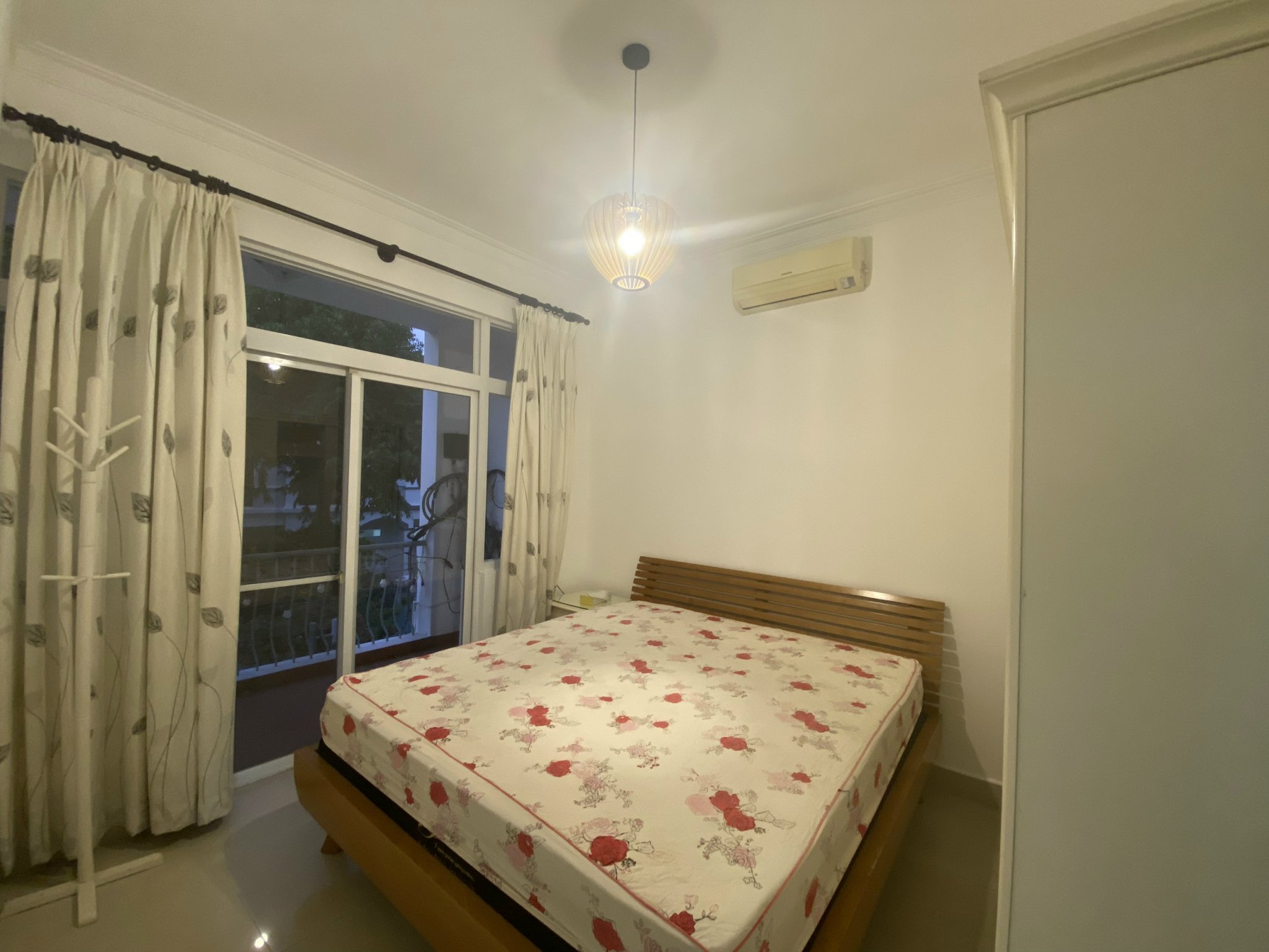 Cho Thuê Biệt Thự Khu Compound Hưng Thái Nhà Đẹp hướng Bắc Giá 35tr Liên hệ xem nhà hotline - 5984