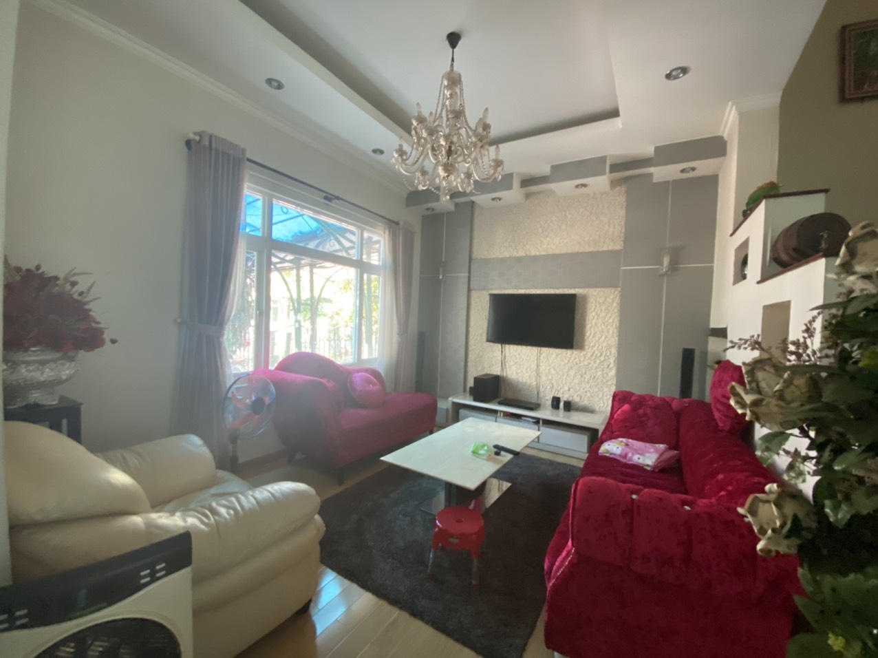 Cho thuê biệt thự liên kế khu Compound Hưng Thái nhà đẹp nội thất cơ bản dọn vào ở ngay hướng nam giá 30tr/tháng còn thương lượng liên hệ xem nhà hotline - 5990