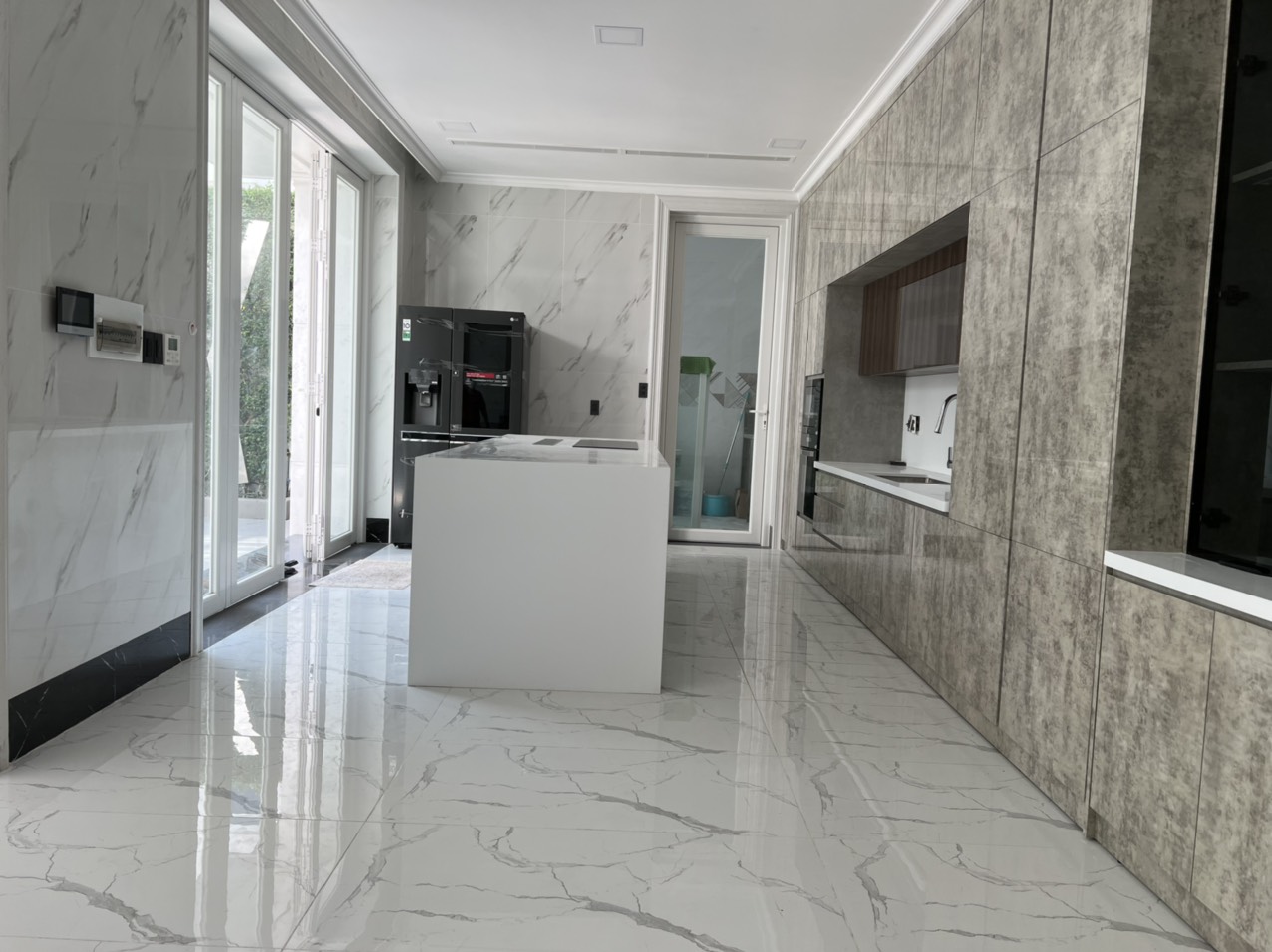 Độc Quyền Cho Thuê Villa Tứ Lập 16m*16m Phú Mỹ Hưng Q7. Nhà Mới 4PN- Nội Thất Hiện Đại - Sang Trọng. Em Thành Luân : hotline - 6010