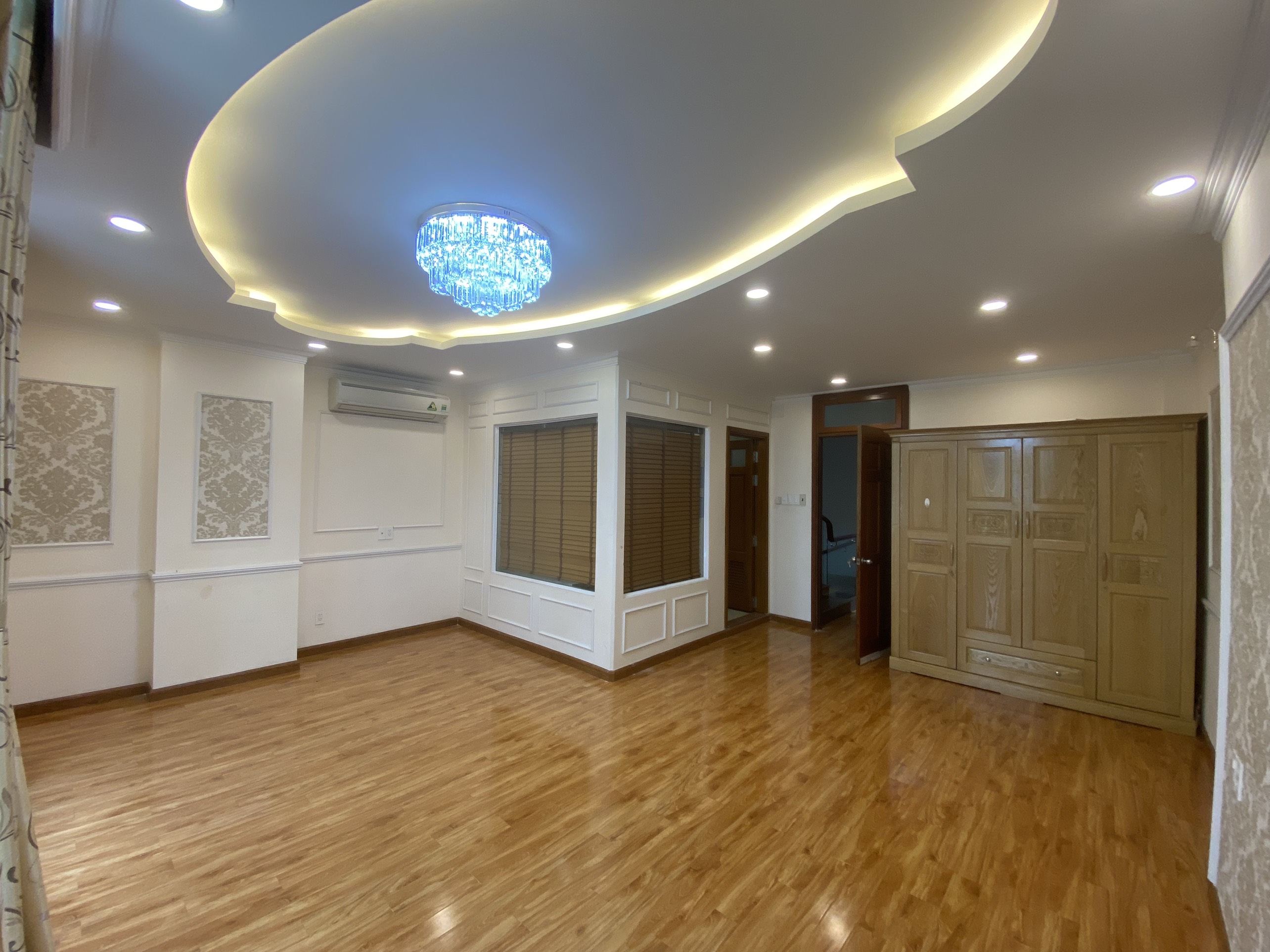 Cho Thuê Nhà Phố Hưng Gia 1- Phú Mỹ Hưng Q7.DTSD: 380 m2. Nhà Mới Sơn Sửa - Sạch Đẹp- Thiết Kế 6 Phòng . Em Luân - 6023
