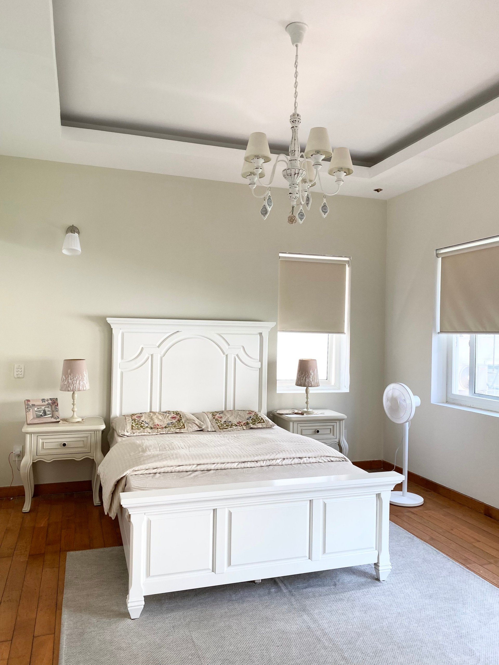 Cho thuê biệt thự đơn lập Nam Thiên, Phú Mỹ Hưng. Diện tích: 20X19 m, 5 phòng ngủ, sân vườn,hồ bơi, nội thất cao cấp. Giá chỉ: 115 triêu/ tháng. Quý khách xem nhà liên hệ: hotline Ngọc Thư ( zalo, viber) - 6074