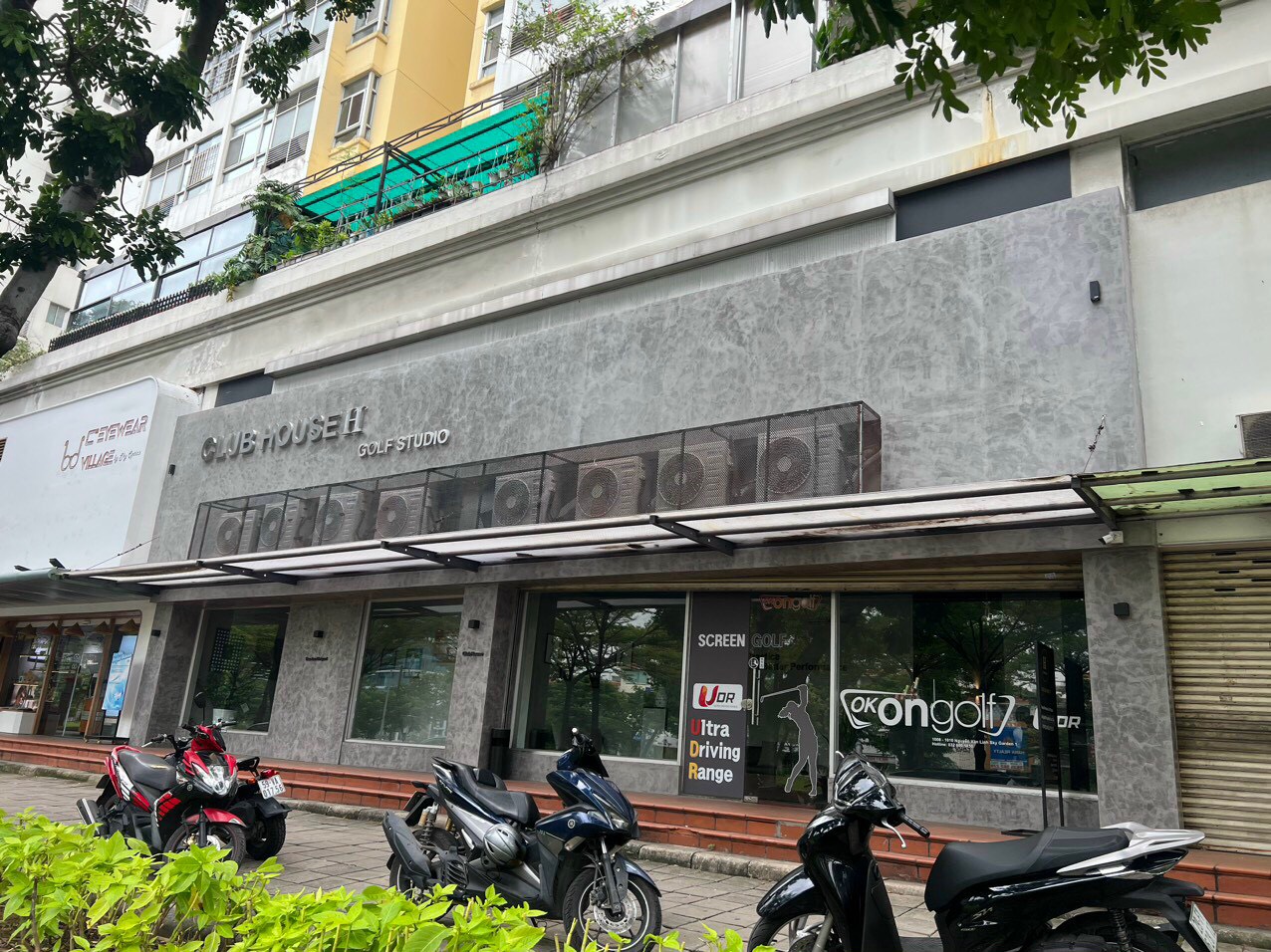 Cần bán căn shop Sky Graden, mặt tiền Nguyễn Văn Linh, phú mỹ hưng, quận 7. Diện tích: 150m, đang có hợp đồng thuê dài hạn, giá chỉ 23,5 tỷ có thương lượng). Liên hệ xem shop: hotline Ngọc Thư ( zalo, viber)