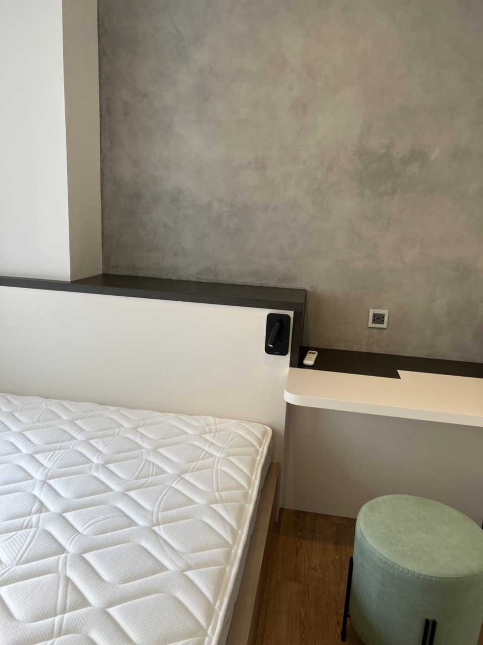 Cho thuê căn hộ cao cấp Midtown the peak, phú mỹ hưng quận 7. 2 phòng ngủ, Nhà đẹp, nội thất đầy đủ, giá chỉ có 28 triệu/ tháng. Xem nhà liên hệ: hotline  Ngọc Thư ( zalo, viber) - 6143