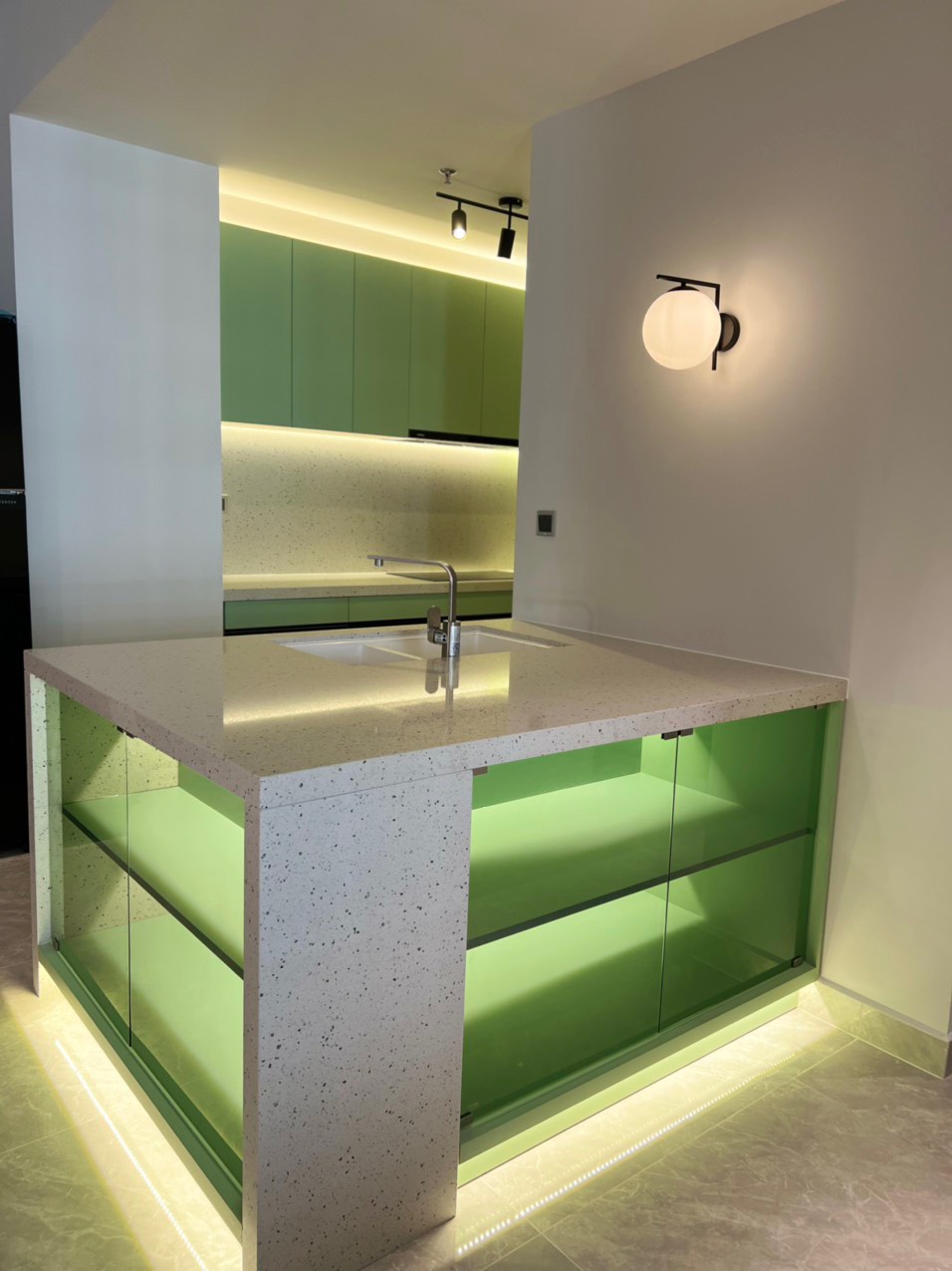 Cho thuê căn hộ cao cấp Midtown the peak, phú mỹ hưng quận 7. 2 phòng ngủ, Nhà đẹp, nội thất đầy đủ, giá chỉ có 28 triệu/ tháng. Xem nhà liên hệ: hotline  Ngọc Thư ( zalo, viber) - 6141