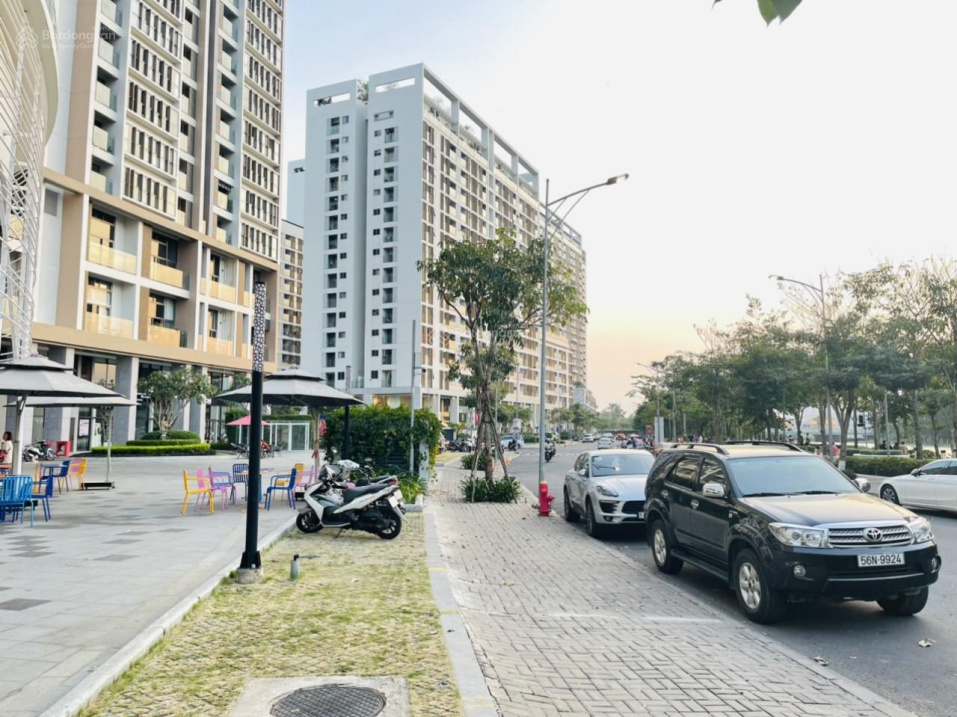 Cần giải quyết công việc thu hồi vốn căn shophouse trệt The Symphony, 92m2, 2 tầng đang có HDT lâu dài. giá bán chỉ : 17ty, LH: hotline thanh Thẩm - 6159