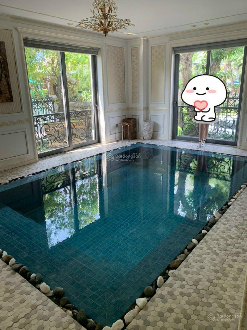 Cho Thuê Villa Đơn Lập Góc Công Viên - Có Hồ Bơi Và sân Vườn Rông - Khu Cảnh Đồi - Phú Mỹ Hưng. DT: 422m2 (22x19.2m) Với Thiết Kế 5 Phòng Ngủ Và Kính Xung Quanh nhà. Hiện Trang Full Nội Thất Cao Cấp - Sang Trọng. Em Luân - 6166