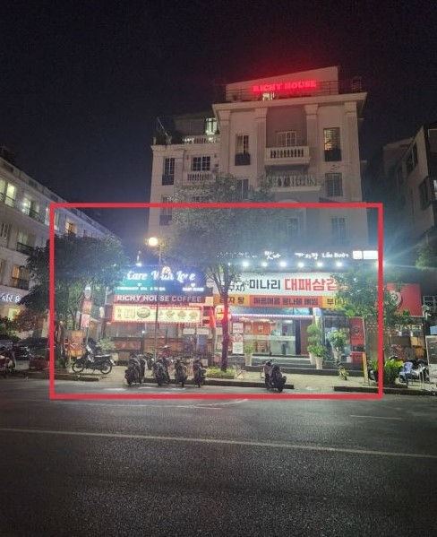 Cho thuê nhà phố nguyên căn góc 2 mặt tiền Bùi Bằng Đoàn, PMH, Q.7, 11x18,5m 1T5L, DTSD: 800m2, giá 8.900~222tr. LH: hotline