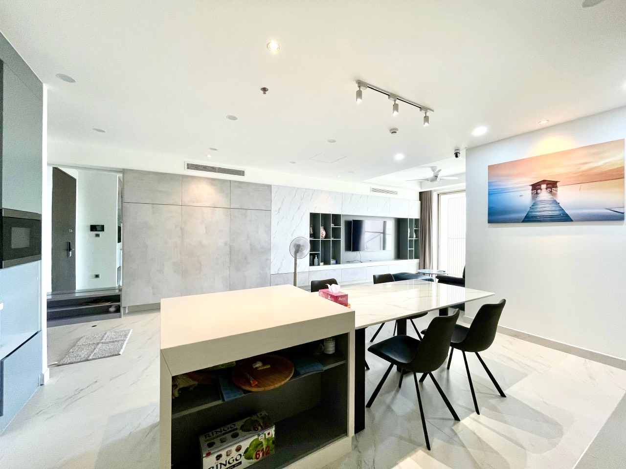 Cho thuê căn hộ Midtown Phú Mỹ Hưng. Diện tích: 130m, 3 phòng ngủ, nội thất đầy đủ, có ô xe tầng hầm. Giá chỉ 48 triệu/ tháng. Quý khách xem nhà liên hệ: hotline Ngọc Thư ( zalo, viber)
