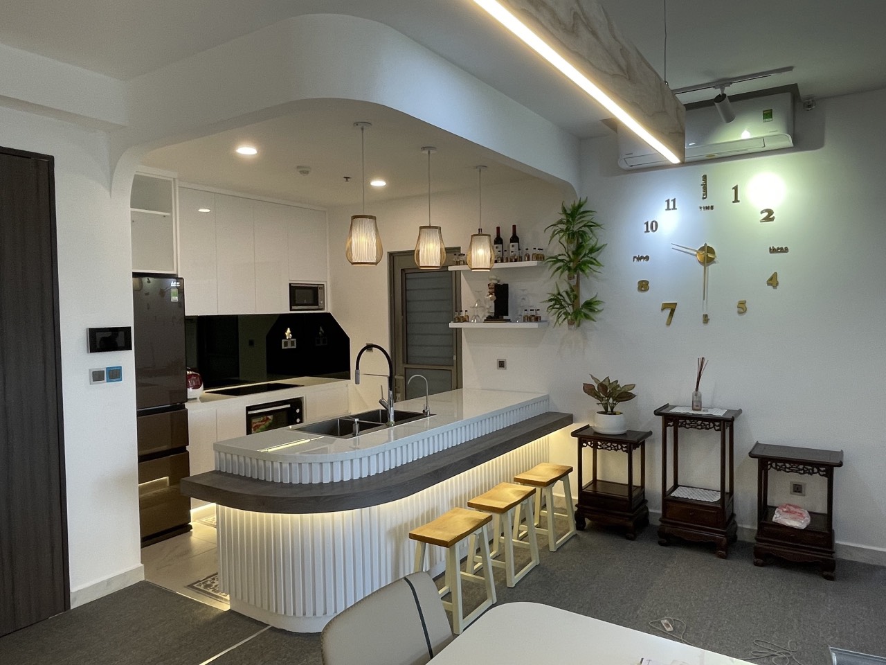 Cho thuê căn hộ cao cấp Midtown phú mỹ hưng quận 7. DT: 130m,  Nhà đẹp, 3 phòng ngủ, view trực diện sông, nội thất đầy đủ, giá chỉ 48 triệu/ tháng. Xem nhà liên hệ: hotline Ngọc Thư ( zalo, viber) - 6245