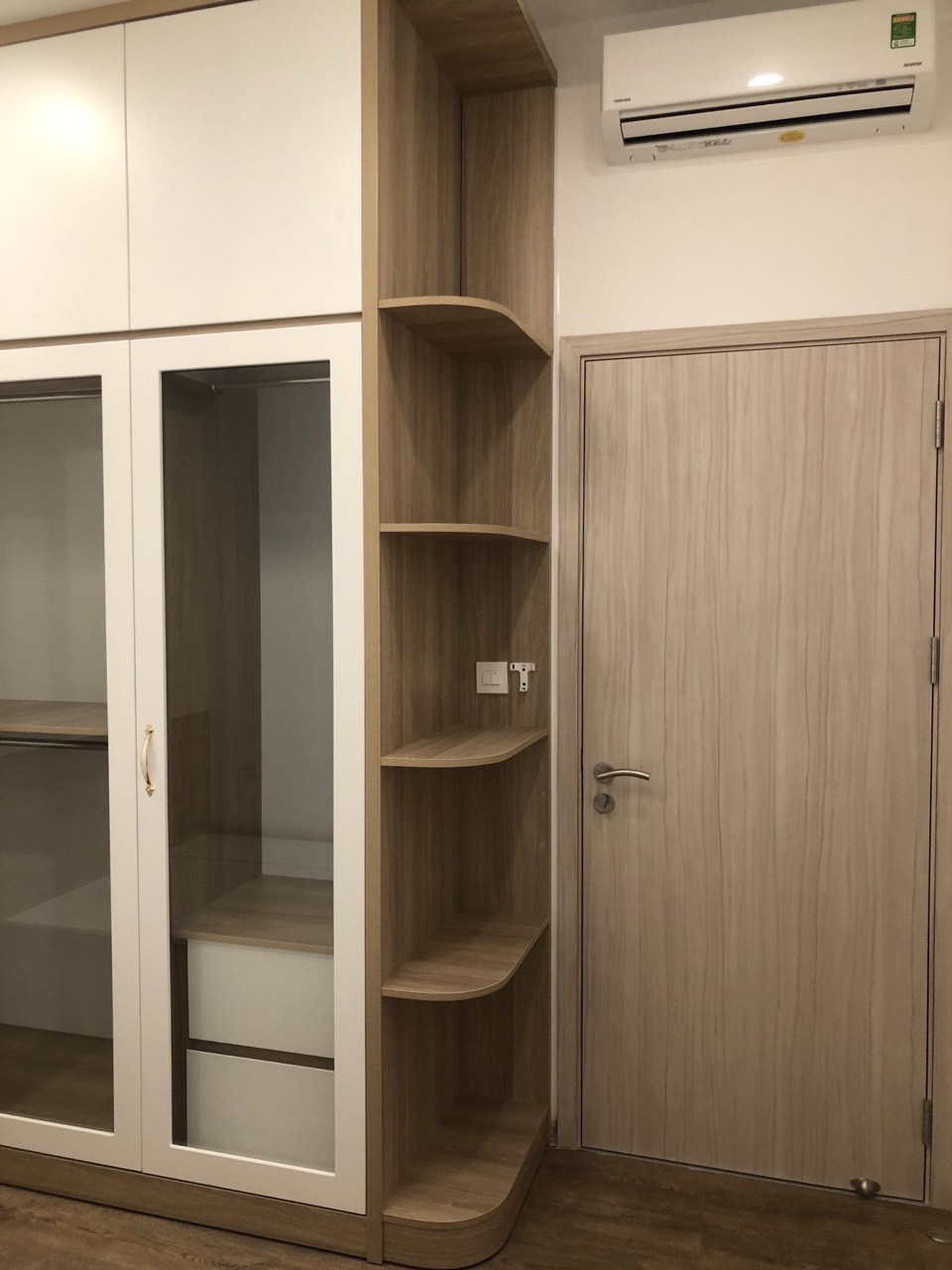 Cho thuê căn hộ Hưng Phúc phú mỹ hưng quận 7. Diện tích: 79m, 2 phòng ngủ, view biệt thự, nội thất cao cấp. Gía chỉ 20tr/ tháng. Liên hệ: hotline  Ngọc Thư ( zalo, viber ) xem nhà - 6313