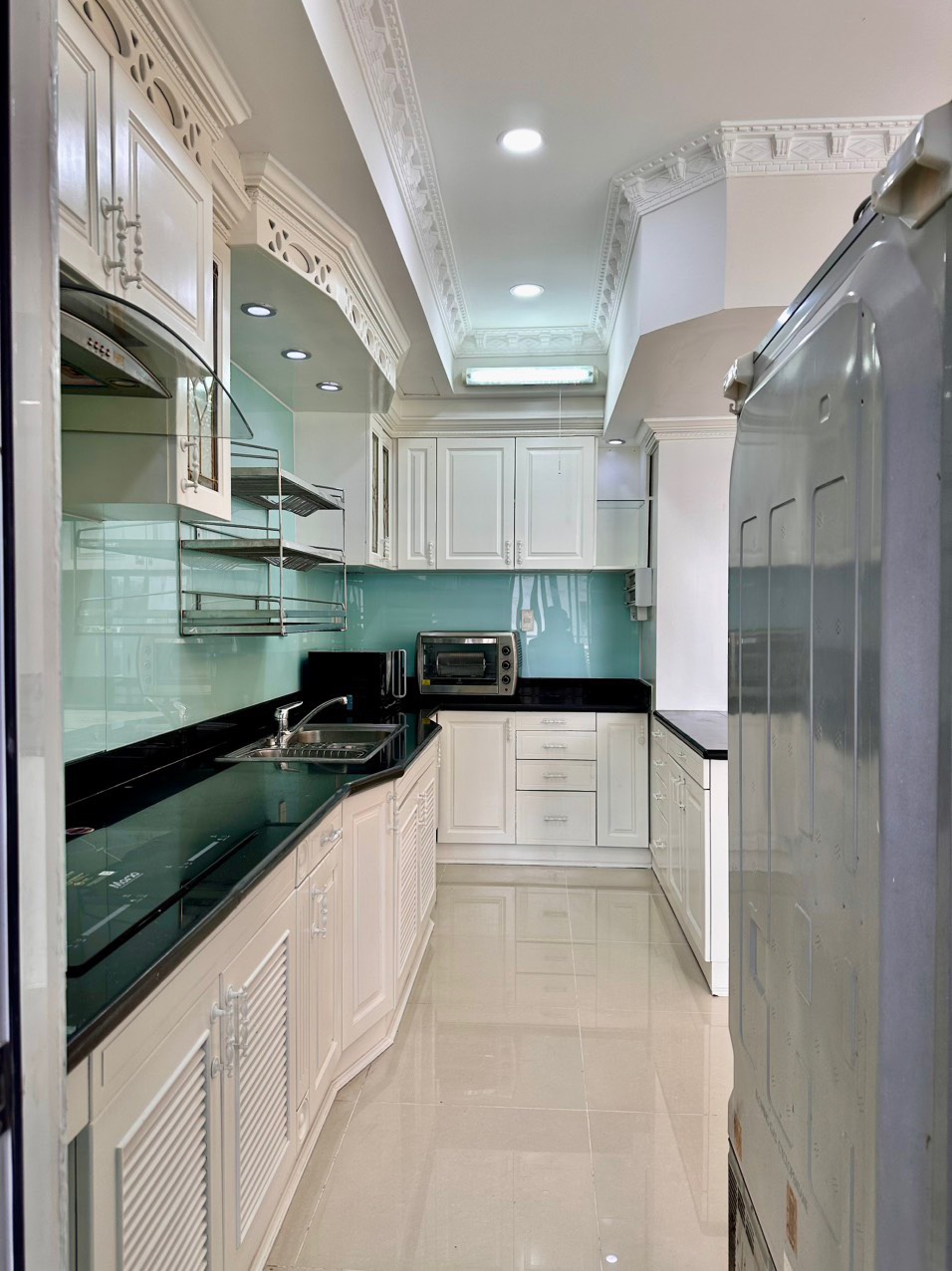 Chủ nhà chuẩn bị đi nước ngoài cần bán gấp căn hộ River park Residence, phú mỹ hưng, quận 7. Diện tích: 126m, 3 phòng ngủ, 2wc, Nội thất dầy đủ, an ninh, tiên ích . Gía chỉ 9,4 tỷ thu về, sổ hồng. Qúy khách xem nhà : hotline Ngọc Thư ( zalo, viber) - 6323