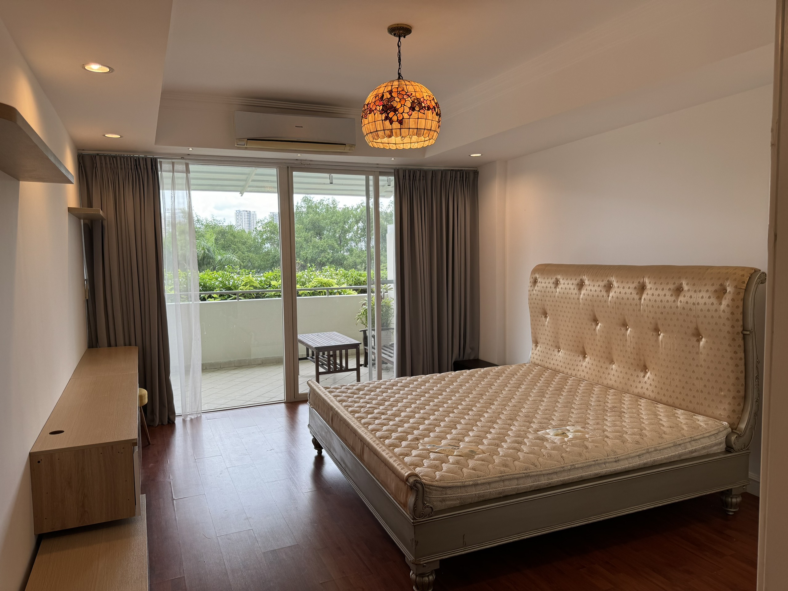 Cho thuê căn hộ Grand view 180m, có sân vườn, 3 phòng ngủ, nhà đầy đủ nội thất, giá chỉ: 43 triệu/ tháng. Liên hệ: hotline Ngọc Thư xem nhà - 6398