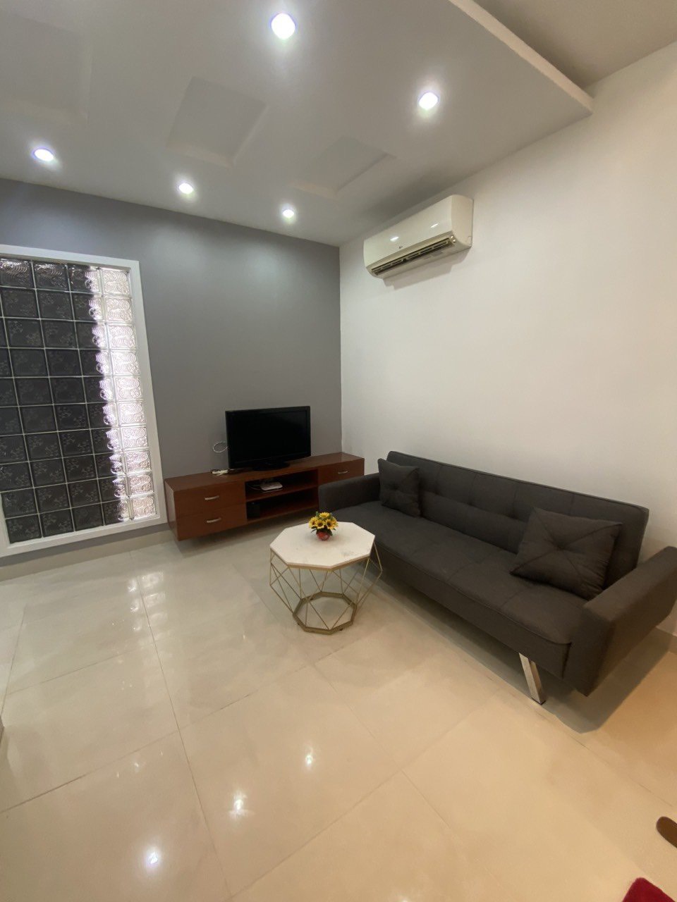 Bán nhanh Căn hộ Cao cấp Sky Garden 3, Phú Mỹ Hưng, Q.7, TP.HCM, 70.12 m2, Lầu cao, View đẹp, Giá chỉ: 4.5 tỷ. LH ngay hotline (Đình Hải) - 6464