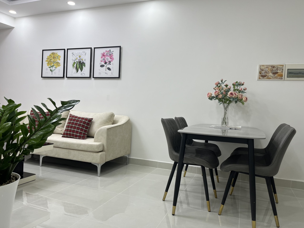 Bán nhanh Căn hộ Cao cấp Sky Garden 3, Phú Mỹ Hưng, Q.7, 72 m2, Nhà rộng, Lầu cao, View đẹp. Giá chỉ: 4.8 tỷ. LH ngay hotline (Đình Hải)