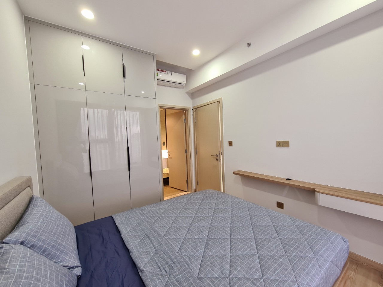 Cho thuê căn hộ cao cấp Ascentia, phú mỹ hưng, quận 7. Diện tích: 49m, 1 phòng ngủ, view biệt thự, nội thất đầy đủ vào ở ngay. Gía chỉ có 18tr/ tháng. Liên hệ xem nhà ngay: hotline Ngọc Thư ( zalo, viber) - 6488