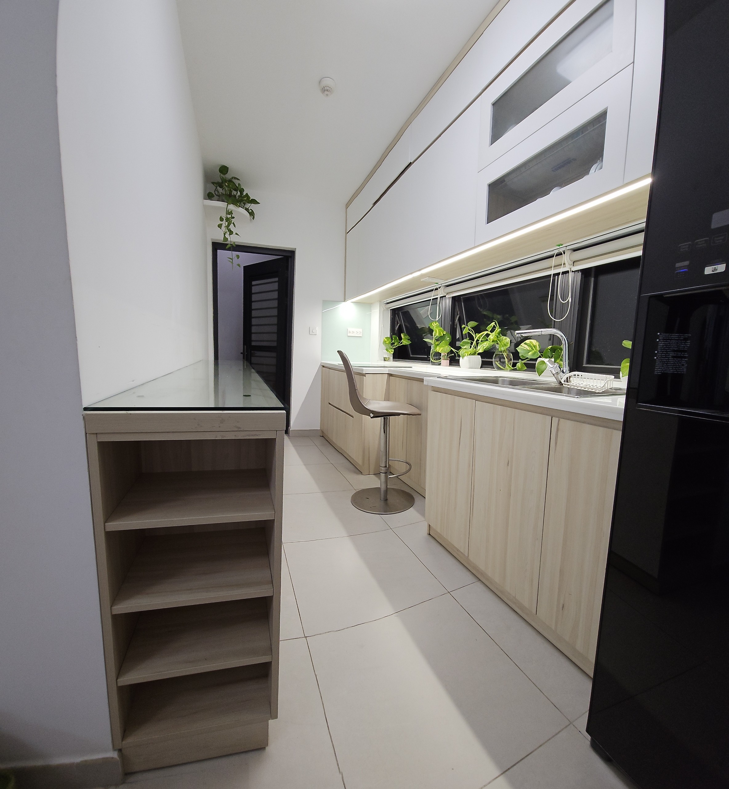 Bán căn hộ Hưng Phúc 2 phú mỹ hưng, quận 7. Diện tích 80m, 2 phòng ngủ, 2wc. Căn hộ 2 view đường và Biệt thự thoáng mát.  Nhà  đang ở được đầu tư kỹ. Gía chỉ 5.9 tỷ . Qúy khách xem nhà liên hệ: hotline Ngọc Thư