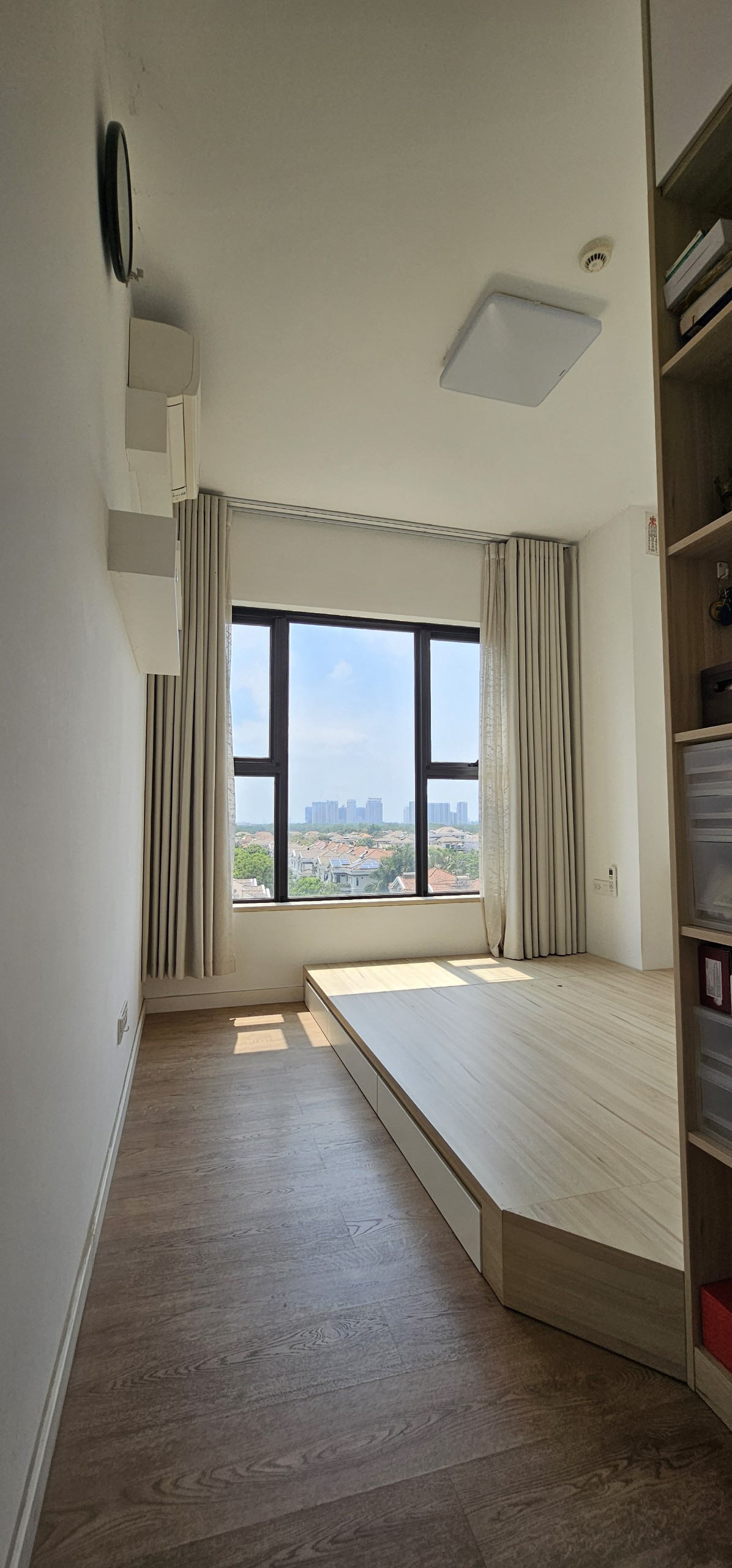 Bán căn hộ Hưng Phúc 2 phú mỹ hưng, quận 7. Diện tích 80m, 2 phòng ngủ, 2wc. Căn hộ 2 view đường và Biệt thự thoáng mát.  Nhà  đang ở được đầu tư kỹ. Gía chỉ 5.9 tỷ . Qúy khách xem nhà liên hệ: hotline Ngọc Thư - 6529
