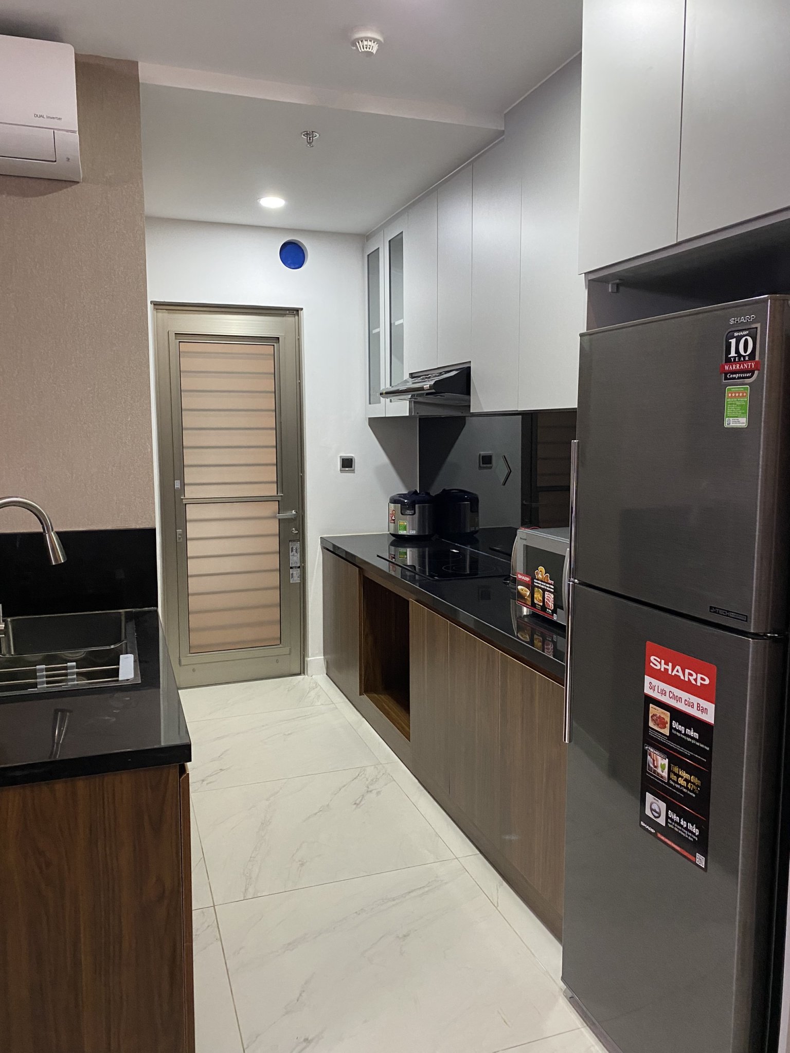 Cho thuê căn hộ Midtown Phú Mỹ Hưng. Diện tích: 82m, 2 phòng ngủ, nội thất đầy đủ, có ô xe tầng hầm. Giá chỉ 25 triệu/ tháng. Quý khách xem nhà liên hệ: hotline  Ngọc Thư - 6549