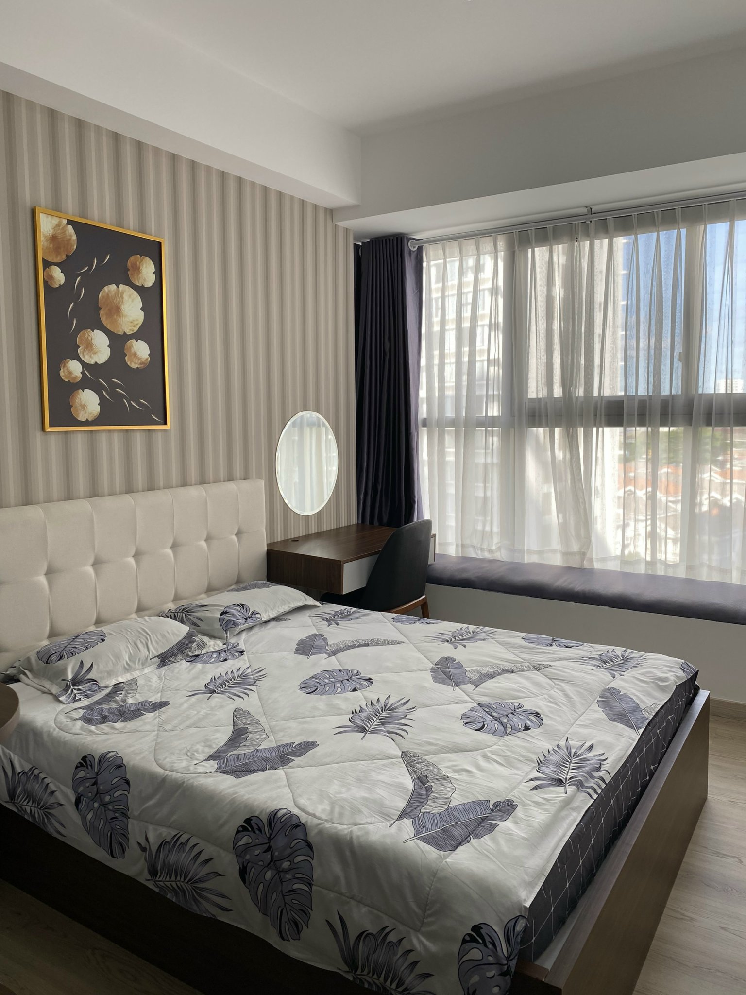 Cho thuê căn hộ Midtown Phú Mỹ Hưng. Diện tích: 82m, 2 phòng ngủ, nội thất đầy đủ, có ô xe tầng hầm. Giá chỉ 25 triệu/ tháng. Quý khách xem nhà liên hệ: hotline  Ngọc Thư - 6550