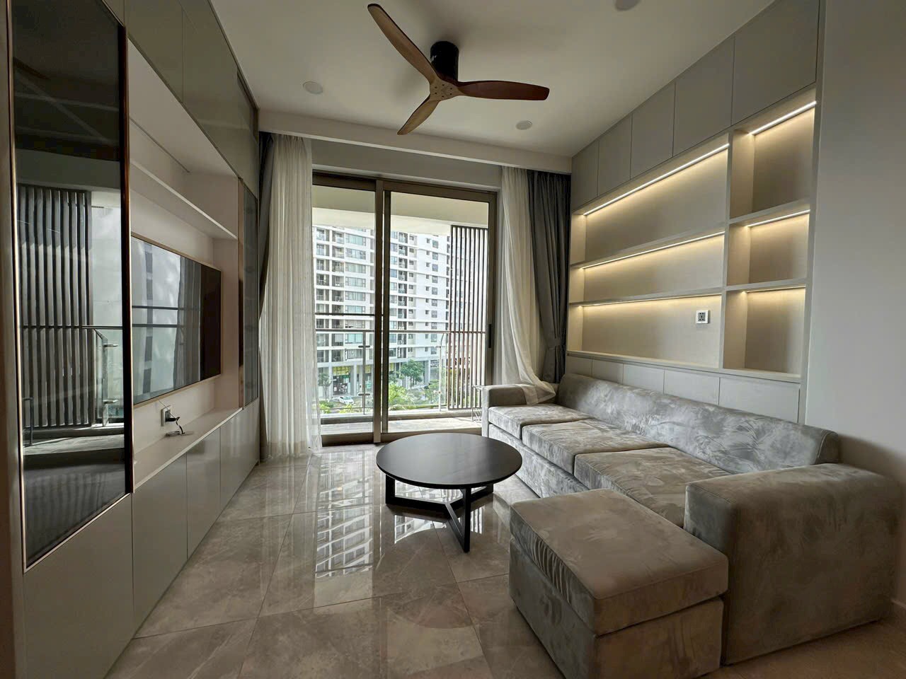 Cho thuê căn hộ Midtown The Peak Phú Mỹ Hưng. Diện tích: 130m, 3 phòng ngủ, nội thất đầy đủ, có ô xe tầng hầm. Giá chỉ 50 triệu/ tháng. Quý khách xem nhà liên hệ: hotline Ngọc Thư ( zalo, viber)