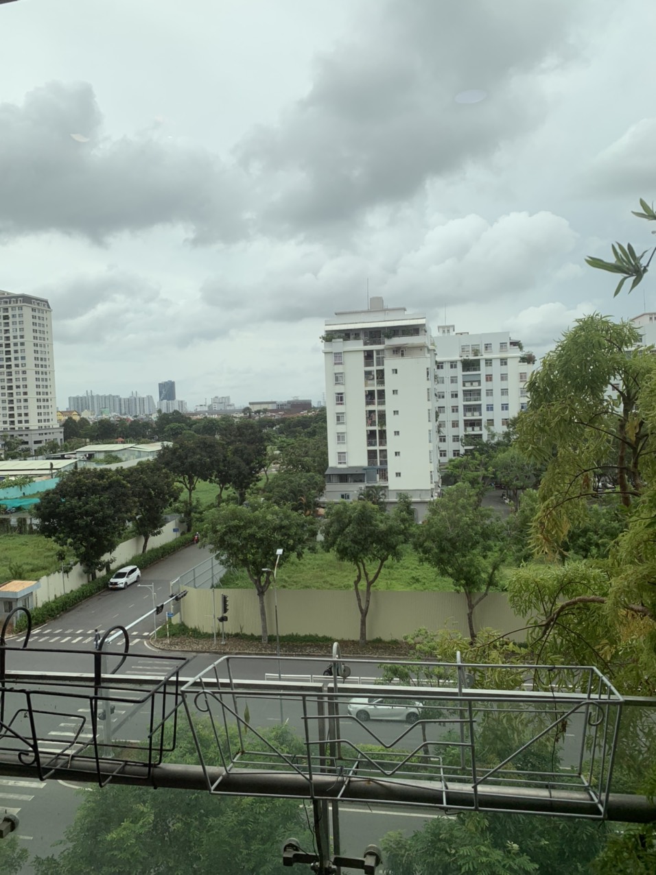 Cần bán căn hộ Hưng phúc Residence Phú Mỹ Hưng. Diện tích:  78m, 2 phòng ngủ,2wc, nội thất đầy đủ, nhà đẹp. Giá chỉ: 4,9 tỷ ( sổ hồng ). Quý khách xem nhà liên hệ: hotline Ngọc Thư ( zalo, viber) - 6601