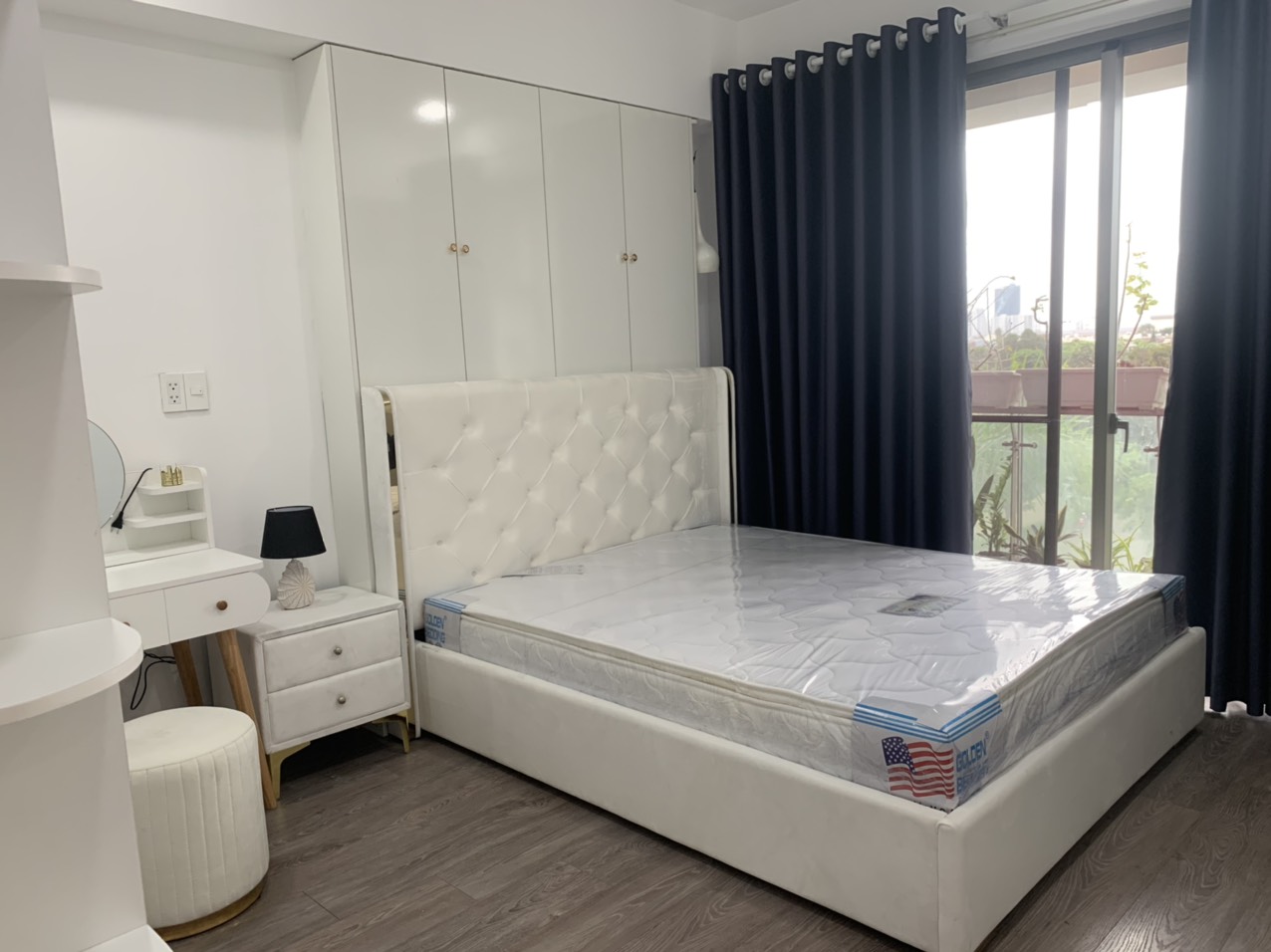 Cần bán căn hộ Hưng phúc Residence Phú Mỹ Hưng. Diện tích:  78m, 2 phòng ngủ,2wc, nội thất đầy đủ, nhà đẹp. Giá chỉ: 4,9 tỷ ( sổ hồng ). Quý khách xem nhà liên hệ: hotline Ngọc Thư ( zalo, viber) - 6600