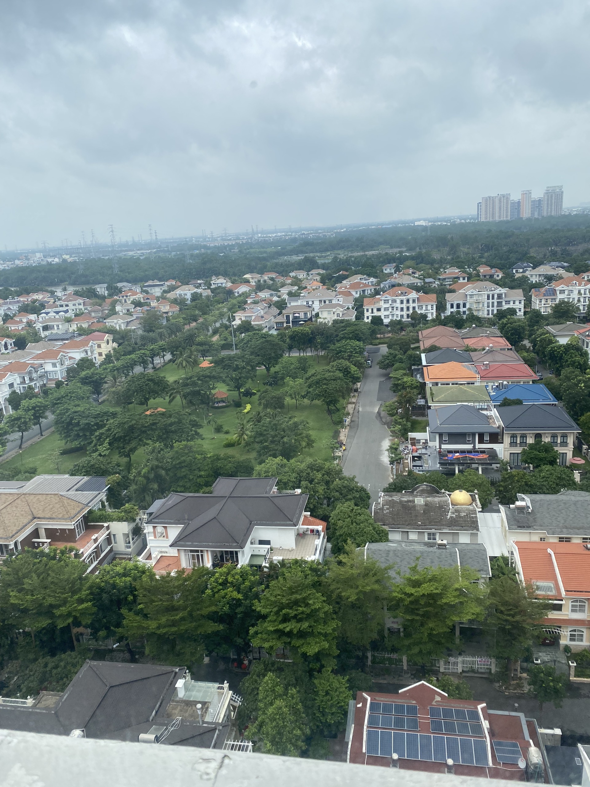 Cần bán căn hộ Hưng phúc Residence Phú Mỹ Hưng. Diện tích:  76m, thiết kế 1 phòng ngủ rộng, phòng khách, bếp rộng, chủ nhà đầu tư kỹ nội thất đầy đủ, nhà đang cho thuê dài hạn. Có ô xe tầng hầm, Giá chỉ: 5 tỷ. Quý khách xem nhà liên hệ: hotline Ngọc Thư - 6695