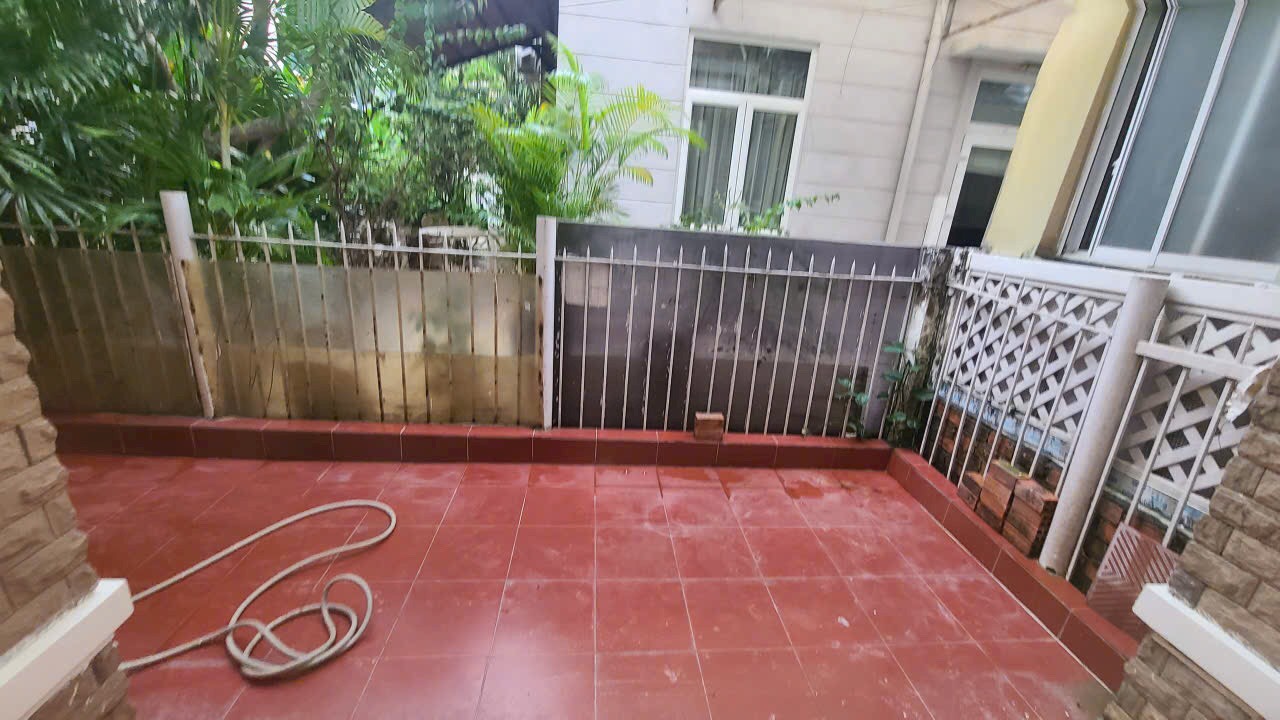 Cần bán gấp nhà phố vườn Mỹ Giang - Phú Mỹ Hưng- Quận 7. Diện tích: 7x18m, 4 phòng ngủ. Nhà đang cho thuê dài hạn, khu na ninh, hướng Tây Nam. Gía chỉ 34 tỷ ( thương lượng). Anh chị xem nhà liên hệ: hotline Ngọc Thư ( zalo, viber) - 6703
