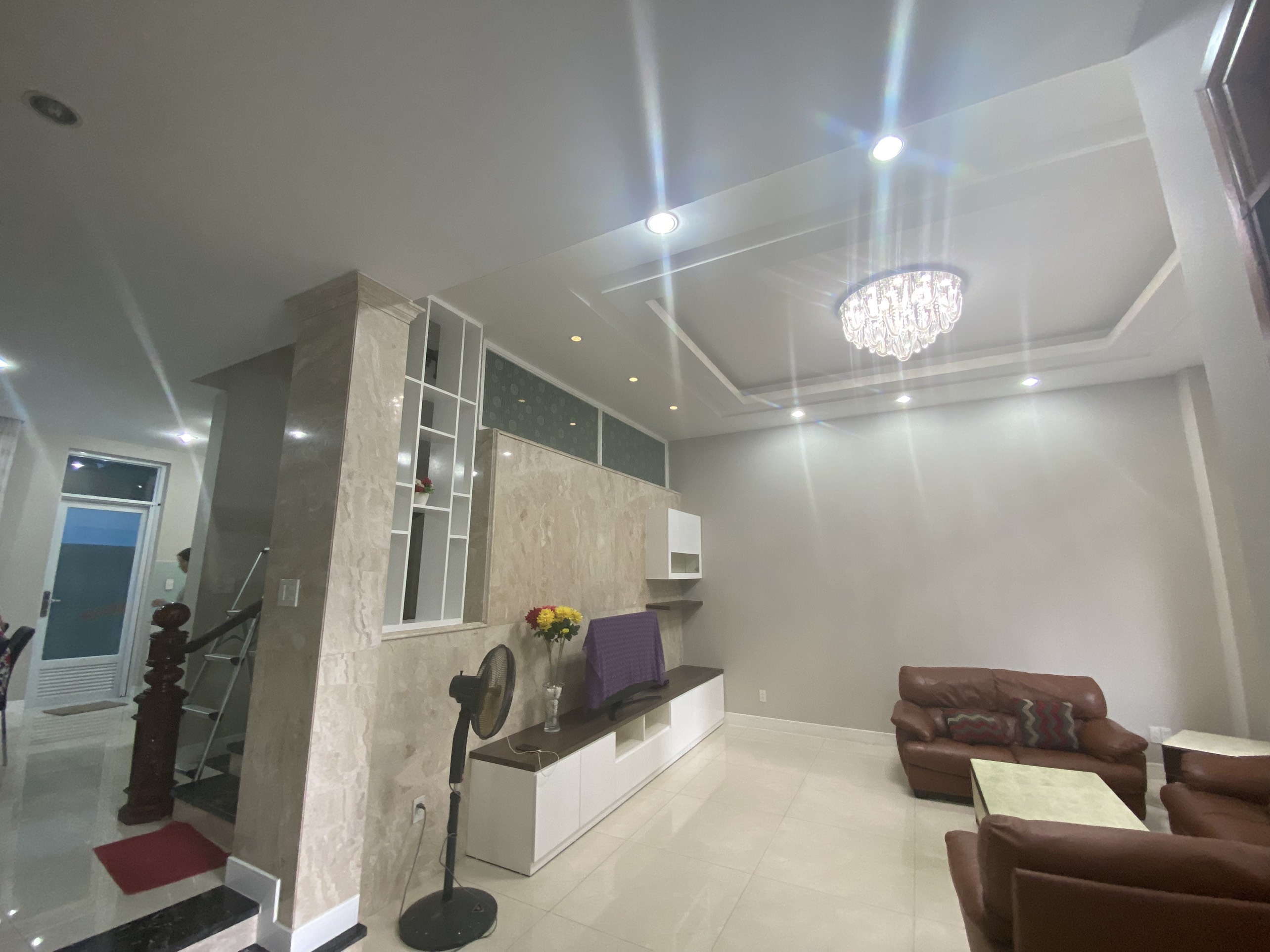 Cho thuê nhà phố vườn Mỹ Văn , phú mỹ hưng, quận 7. Diện tích: 7x18m, thiết kế nội thất cao cấp, 4 phòng ngủ, 4wc. Nội khu an ninh, yên tĩnh. Gía chỉ: 50 triệu/ tháng. Qúy khách xem nhà liên hê: hotline Ngọc Thư ( zalo, viber)
