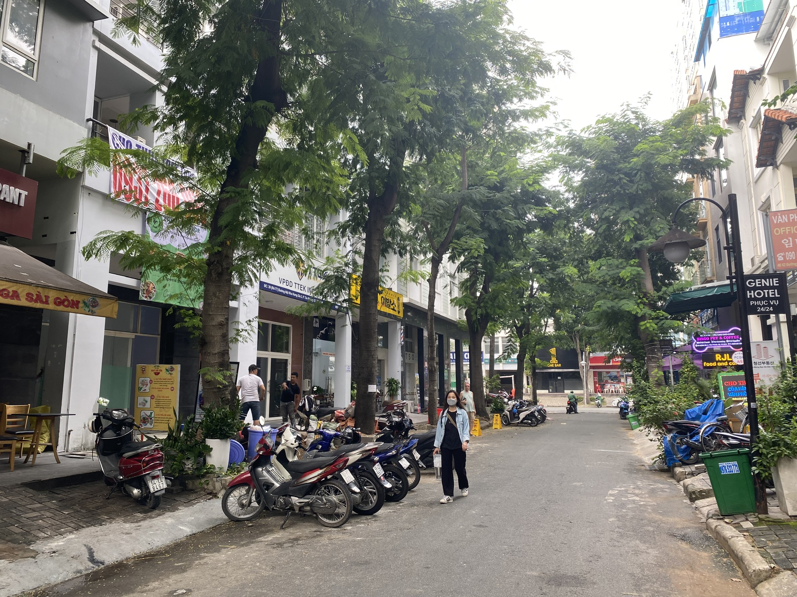 Chủ Thân Gửi Em Bán Nhà Phố Hưng Gia 3 Phú Mỹ Hưng. Diện Tích: 6* 18.5m. Hiện Đang Có Hợp Đồng Thuê 45 triệu/ Tháng. Giá Tốt Cho Quý Anh Chị Đầu Tư. Xem Nhà Vui Lòng Liên Hệ: hotline Em Luân PMH. Cảm Ơn AC Đã Xem Tin - 6818