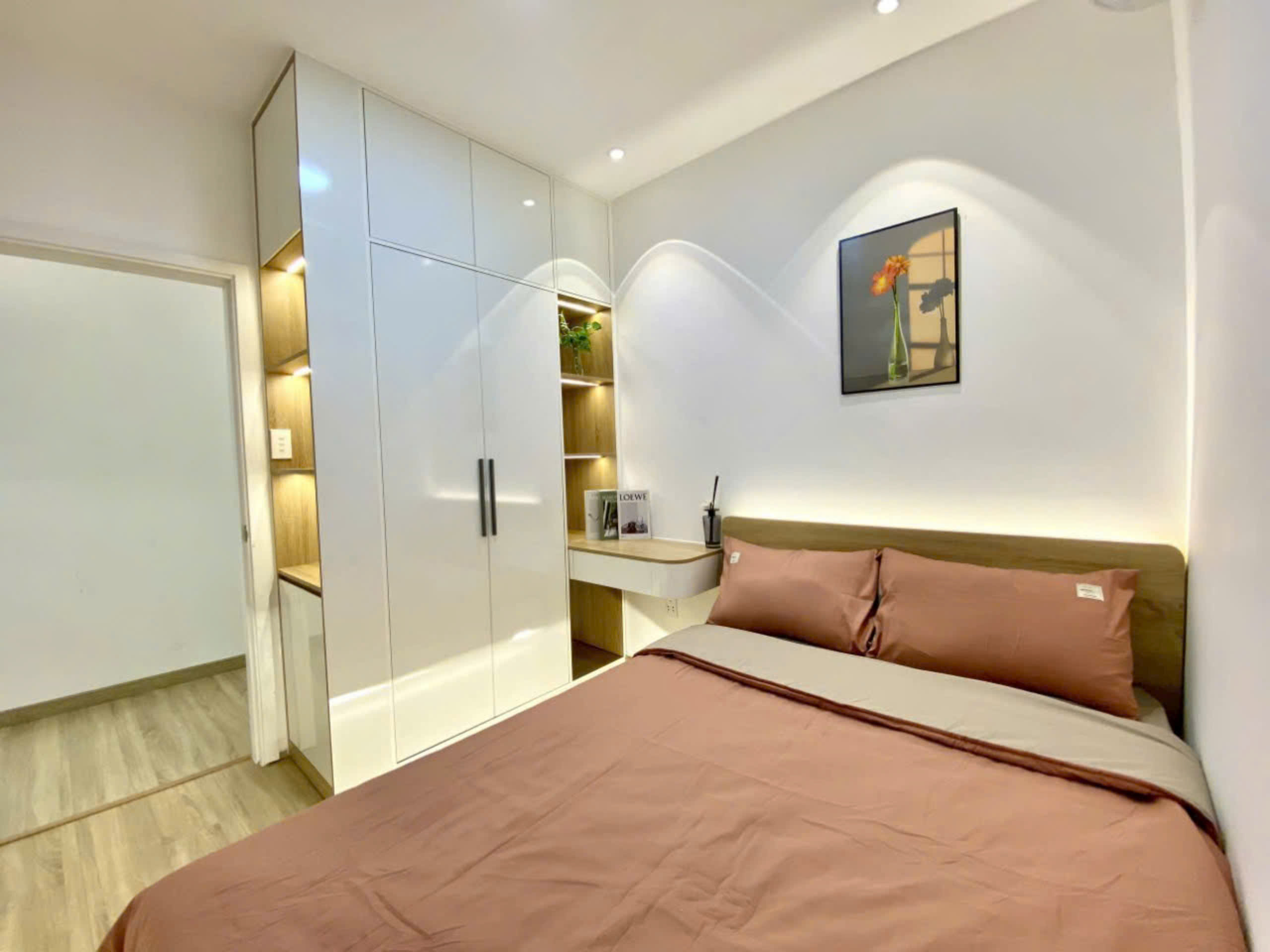 Bán nhanh Căn hộ Sky Garden 3, Phú Mỹ Hưng, Q.7, 71 m2, 3PN, Nhà mới 100%. Giá chỉ 4.5 tỷ. Liên hệ: hotline ( Đình Hải) - 6827