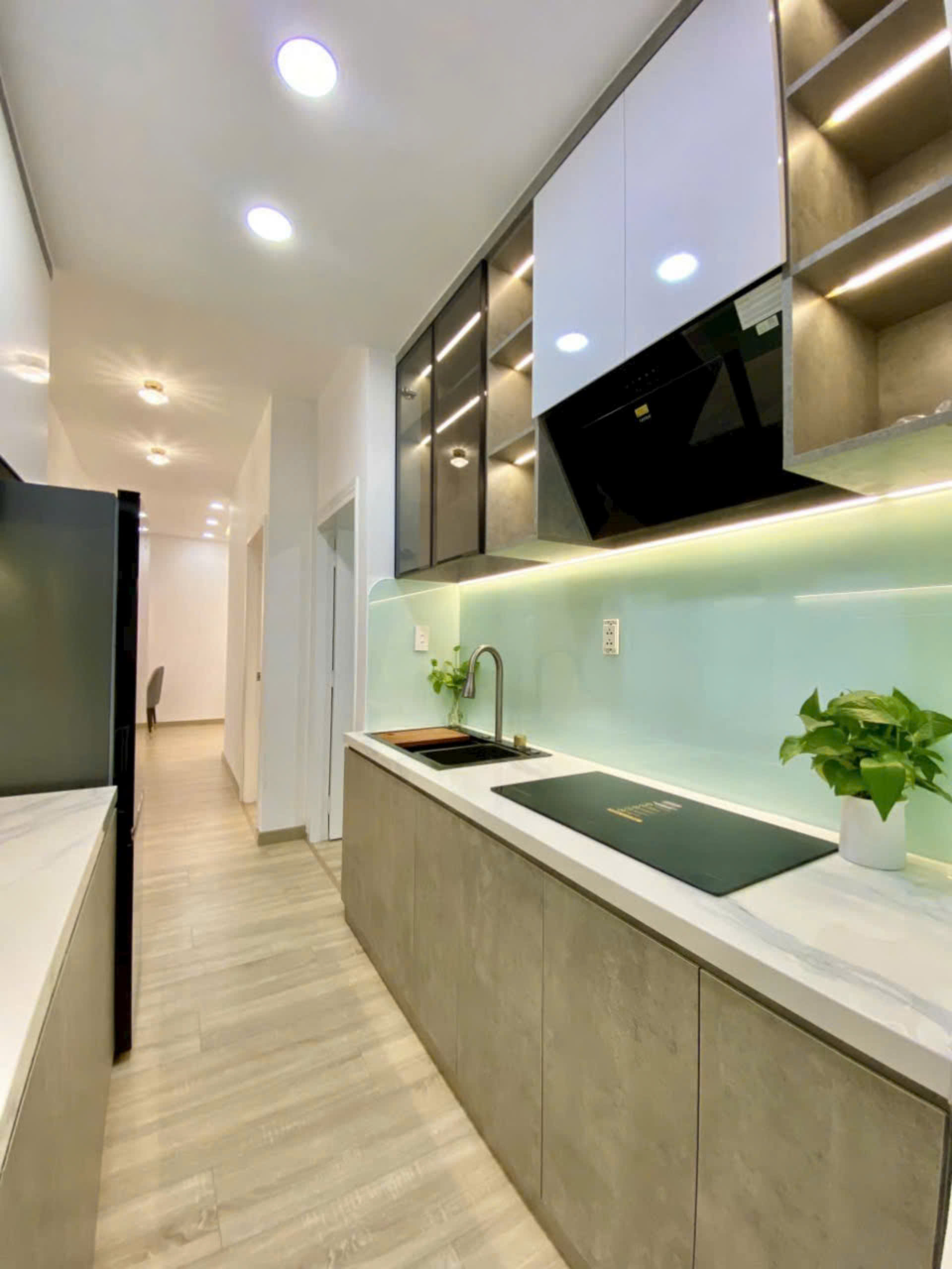 Bán nhanh Căn hộ Sky Garden 3, Phú Mỹ Hưng, Q.7, 71 m2, 3PN, Nhà mới 100%. Giá chỉ 4.5 tỷ. Liên hệ: hotline ( Đình Hải) - 6830