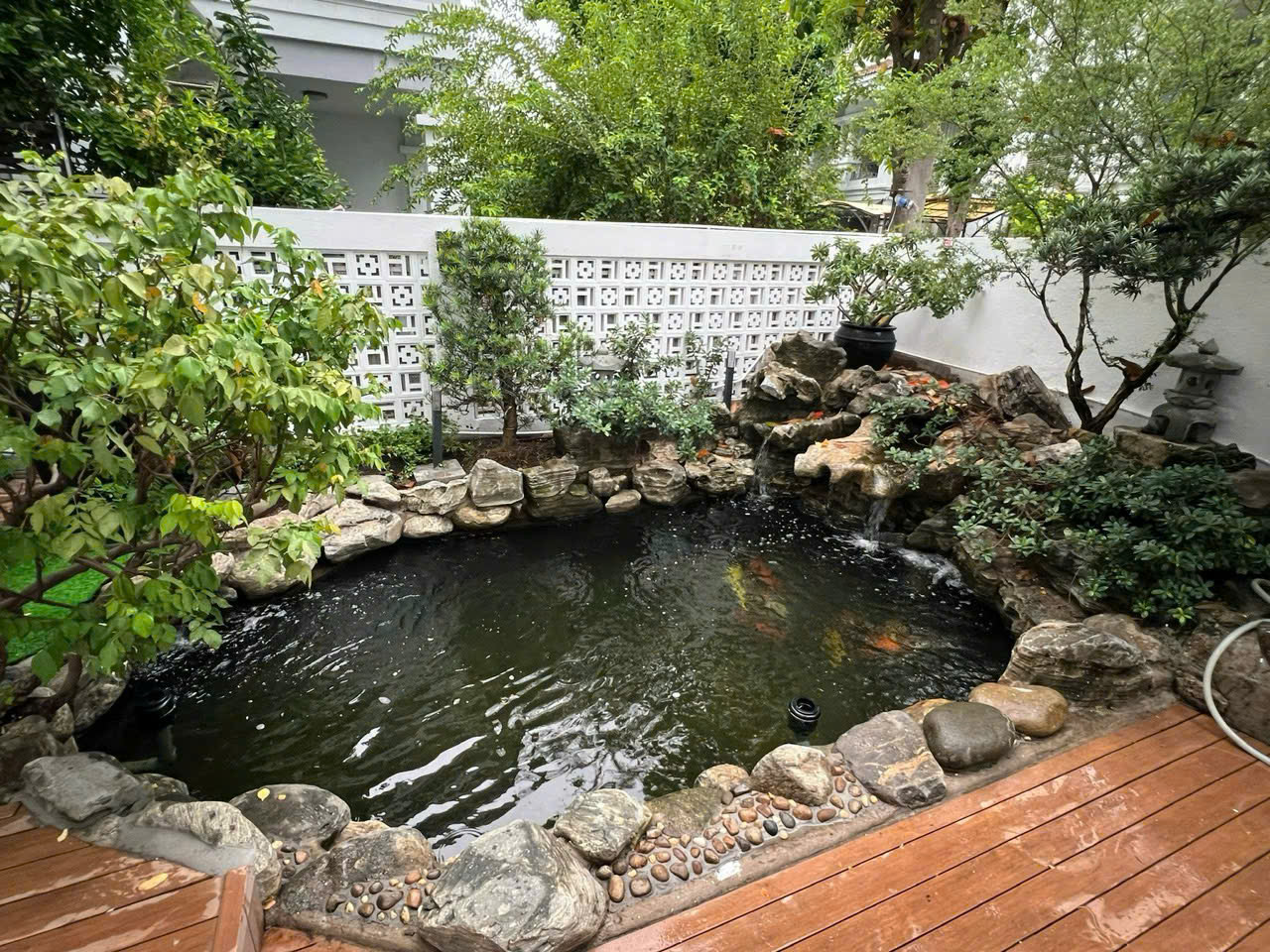 Bán Biệt Thự  Siêu Đẹp Khu Nam Viên Phú Mỹ Hưng. Nhà Trang Bị Full Nội Thất Mới 100%. Có Hồ Cá Coi + Phòng SAUNA + Sân Vườn Rộng - Thoáng Mát. Nhà Hướng Đông Nam. Quý AC Quan Tâm Vui Lòng Liên Hệ: hotline Em Thành Luân. Cảm Ơn AC Xem Tin - 6849