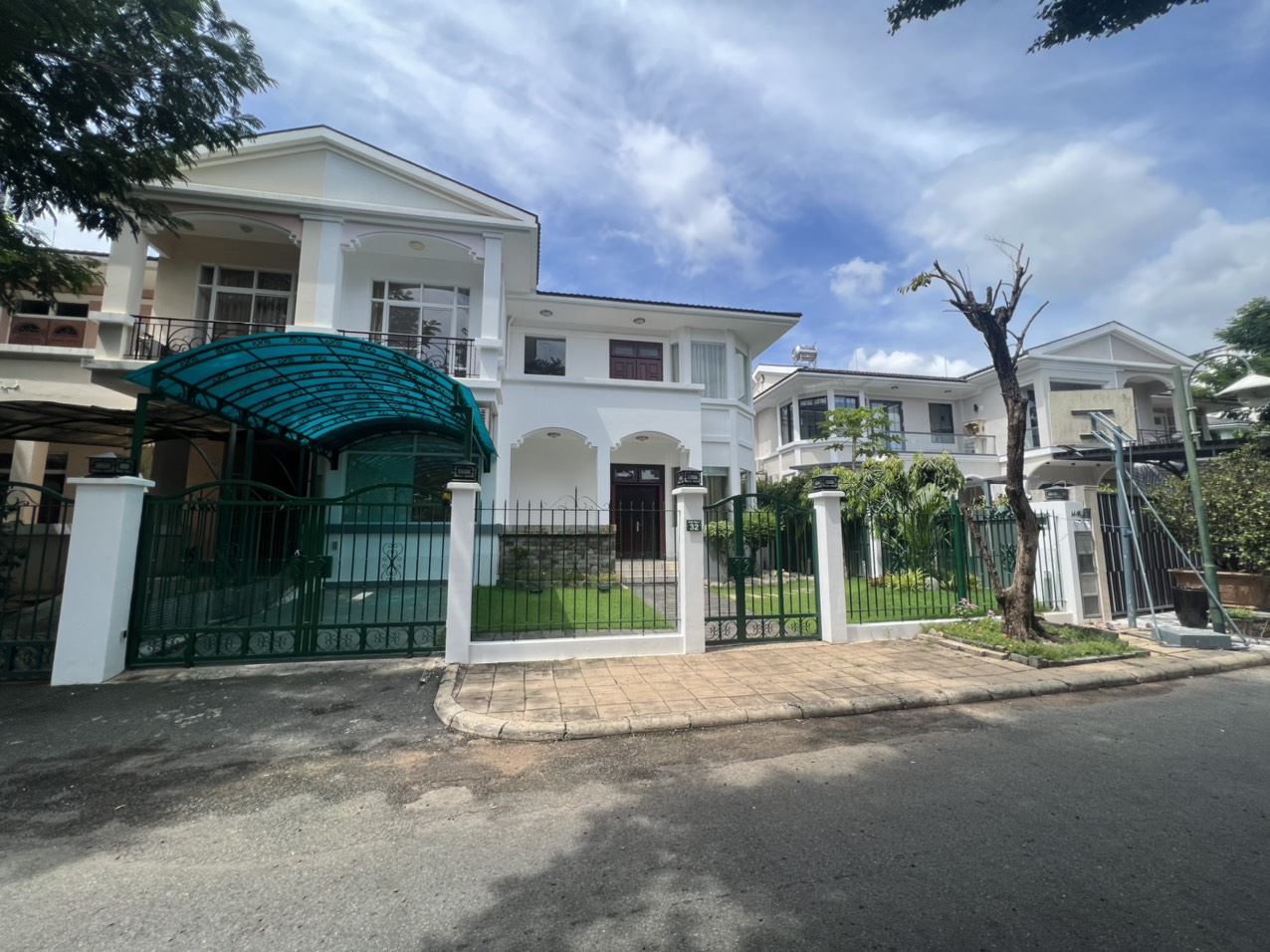 Cho Thuê Biệt Thự Sân Vườn Siêu Rộng Trong Khu Compound Hưng Thái An Ninh Bậc Nhất PMH. DT: 350m2.  Sân Vườn Trước Sau Rộng - Thoáng. Phù Hợp Cho Gia Đình . Giá Chỉ 60 Triệu. Em Luân: hotline. Cảm Ơn AC Xem Tin - 6862