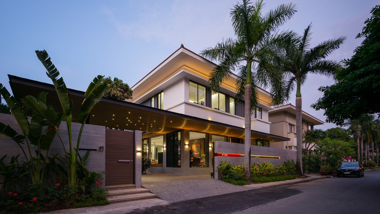 Bán gấp BTĐL Mỹ Quang, phú mỹ hưng, Tân Phong, Q.7. Diện tích: 23,5x15m, nhà 6 phòng, nội thất cao cấp, sang trọng, hiện đại. Sổ hồng công chứng ngay. Gía bán chỉ 148 tỷ ( thương lượng ). Liên hê xem nhà: hotline Ngọc Thư ( zalo, viber)