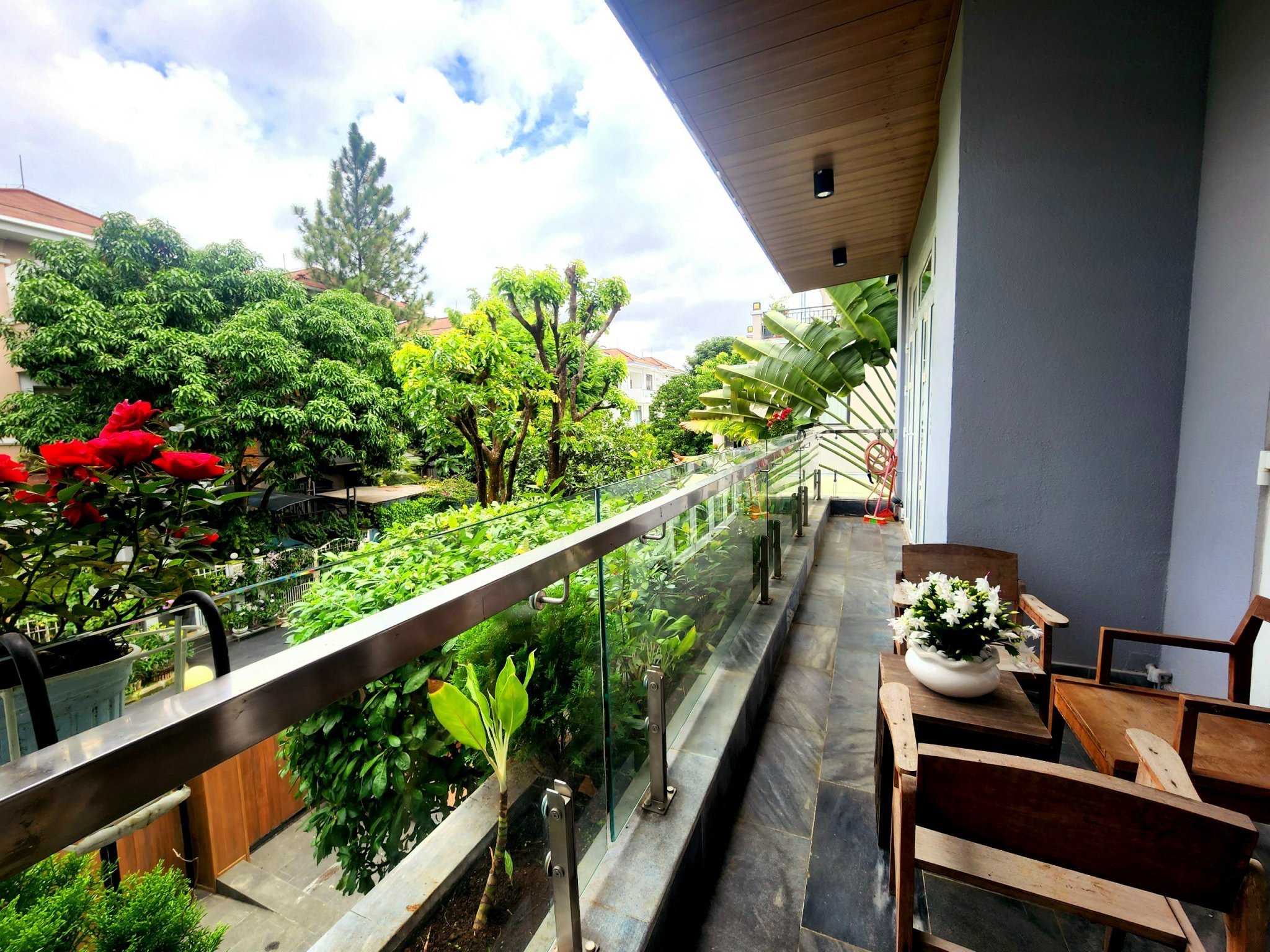 Bán Biệt thự tứ lập Mỹ Gia đẹp Phú Mỹ Hưng, Q7. Diện tích : 240m2, thiết kế 5 phòng ngủ, phòng thờ, phòng giúp việc. Nội thất cao cấp, nhận nhà ở ngay. Gía chỉ: 76 tỷ ( sổ hổng). Liên hệ xem nhà ngay: hotline  Ngọc Thư ( zalo, viber) - 6872