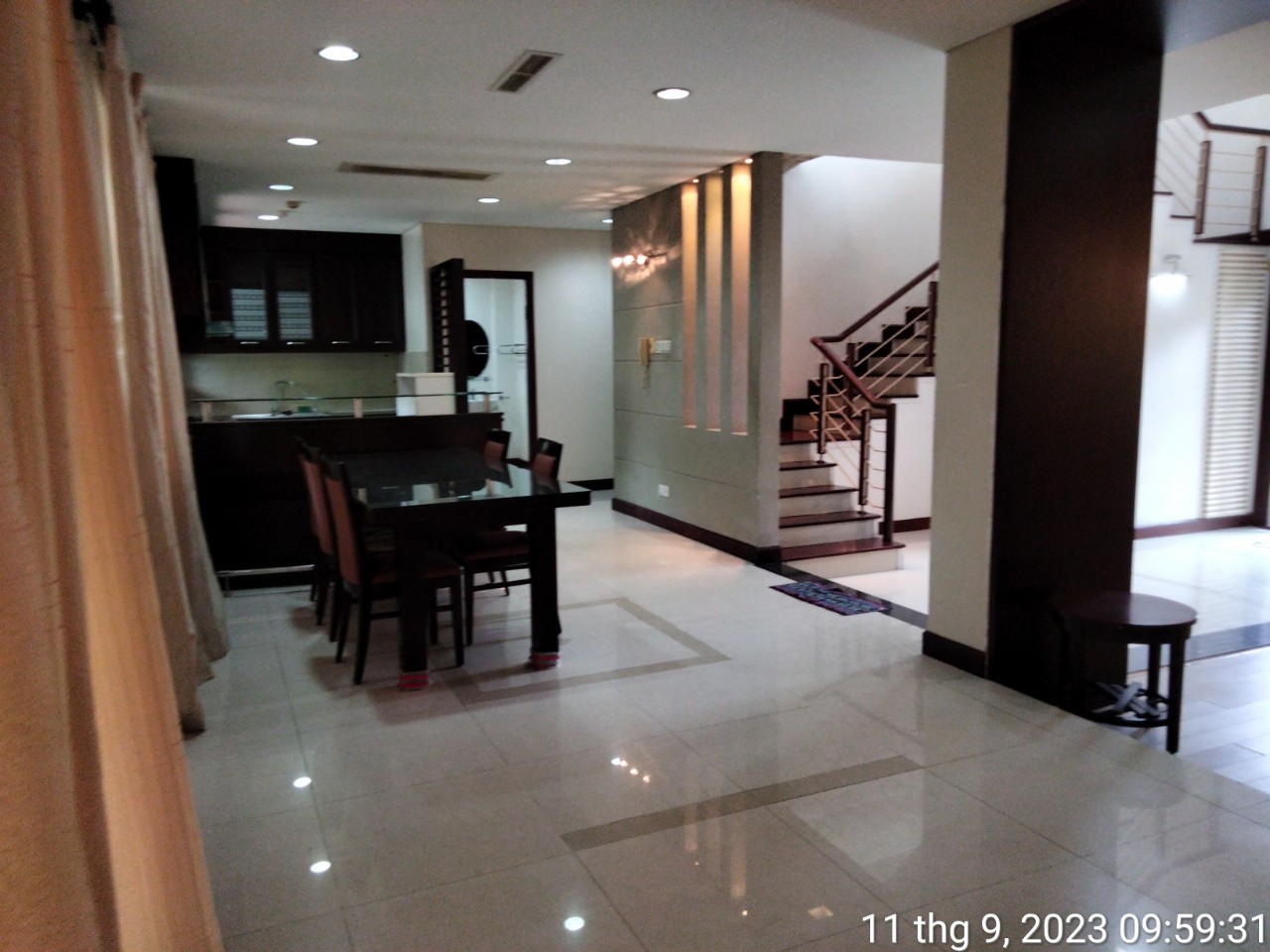 Bán biệt thự đơn lập Phú Gia, phú mỹ hưng. Q.7. Diện tích: 317m, 3 phòng ngủ rộng, phòng giúp việc, 4wc. Nội thất cao cấp, giá chỉ 89 tỷ (tl). Qúy khách xem nhà liên hệ: hotline Ngọc thư( zalo, viber) - 6879